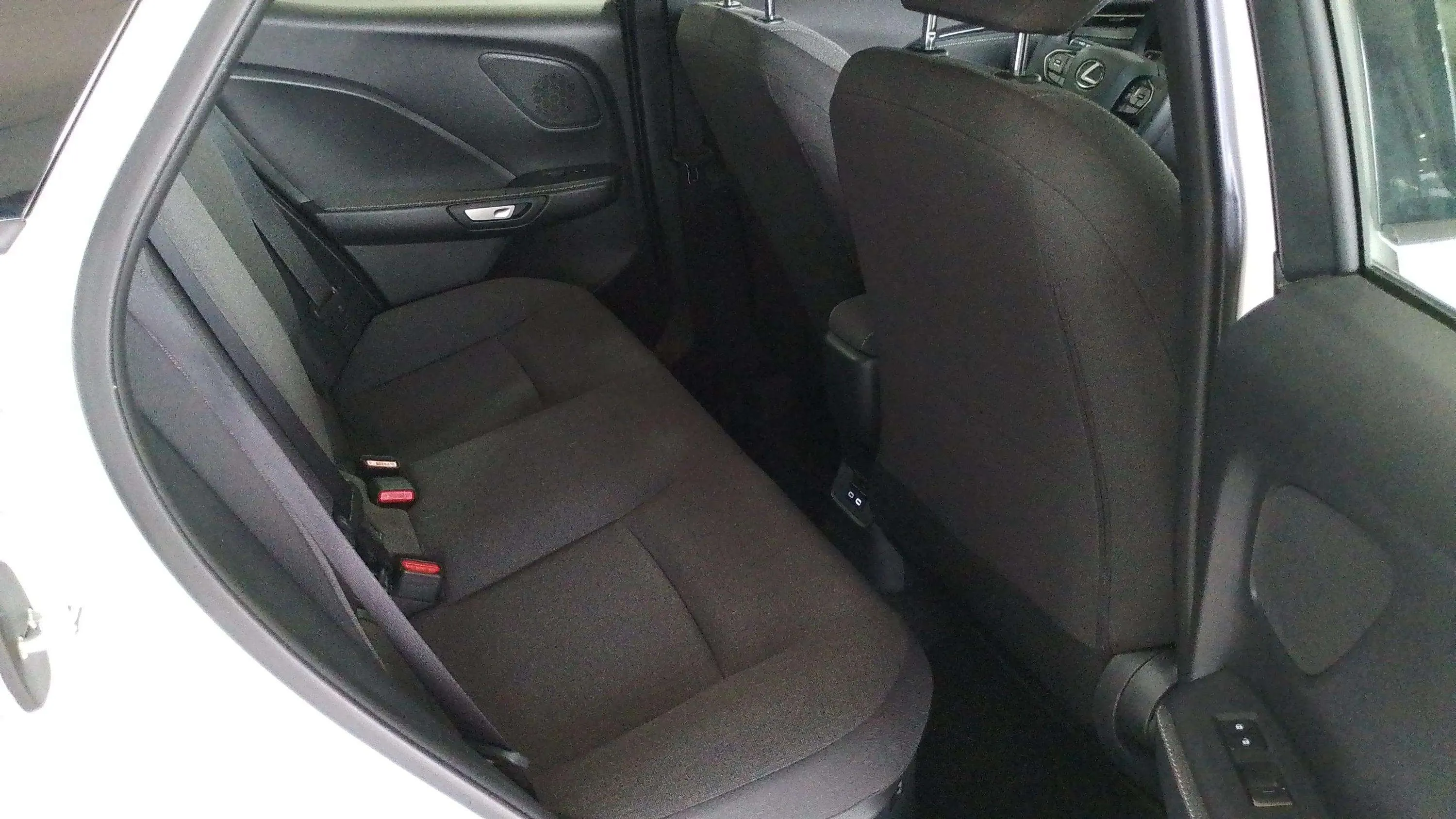 Lexus LBX 1.5 HEV - foto 7