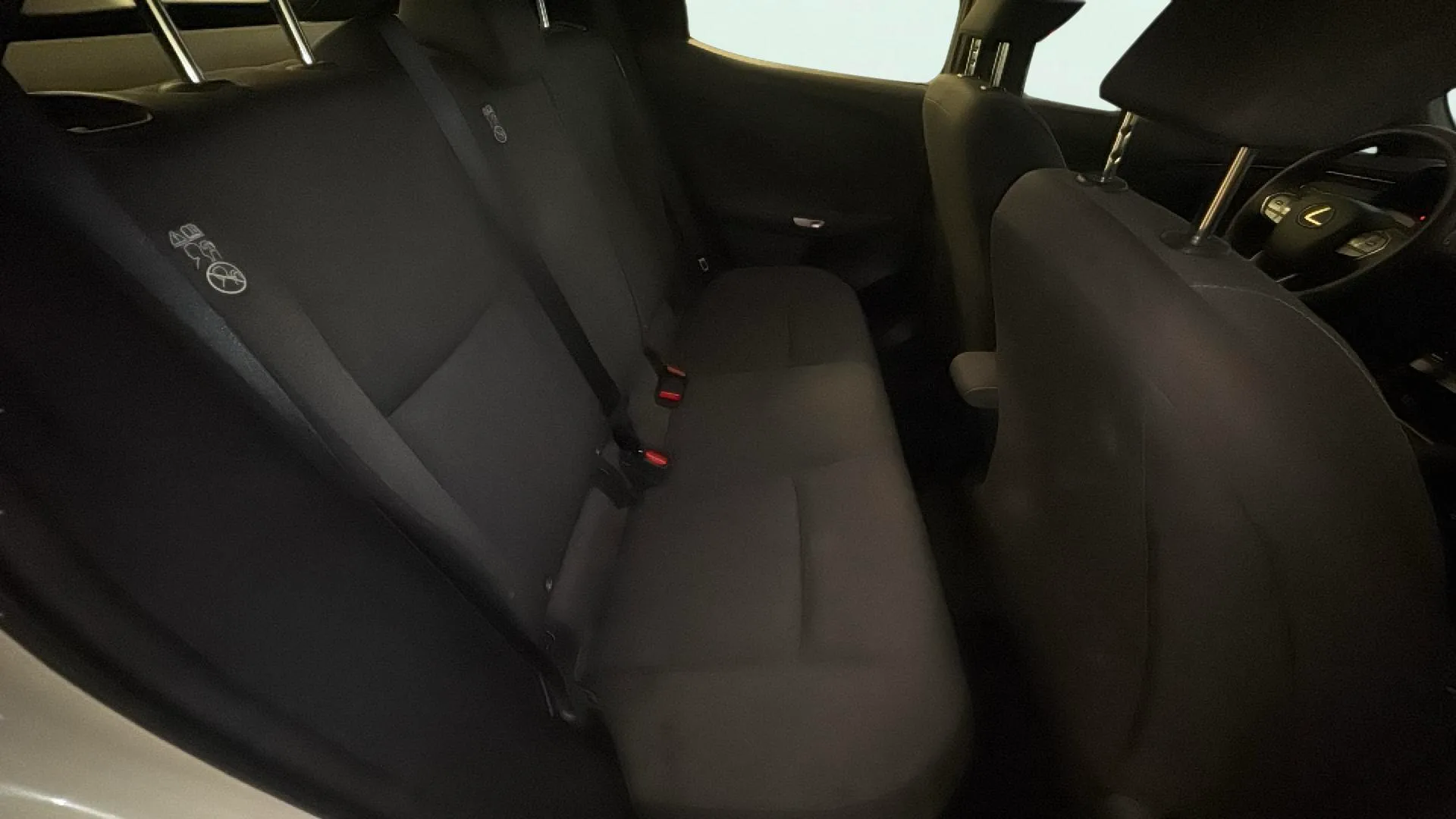 Lexus LBX 1.5 HEV - foto 10