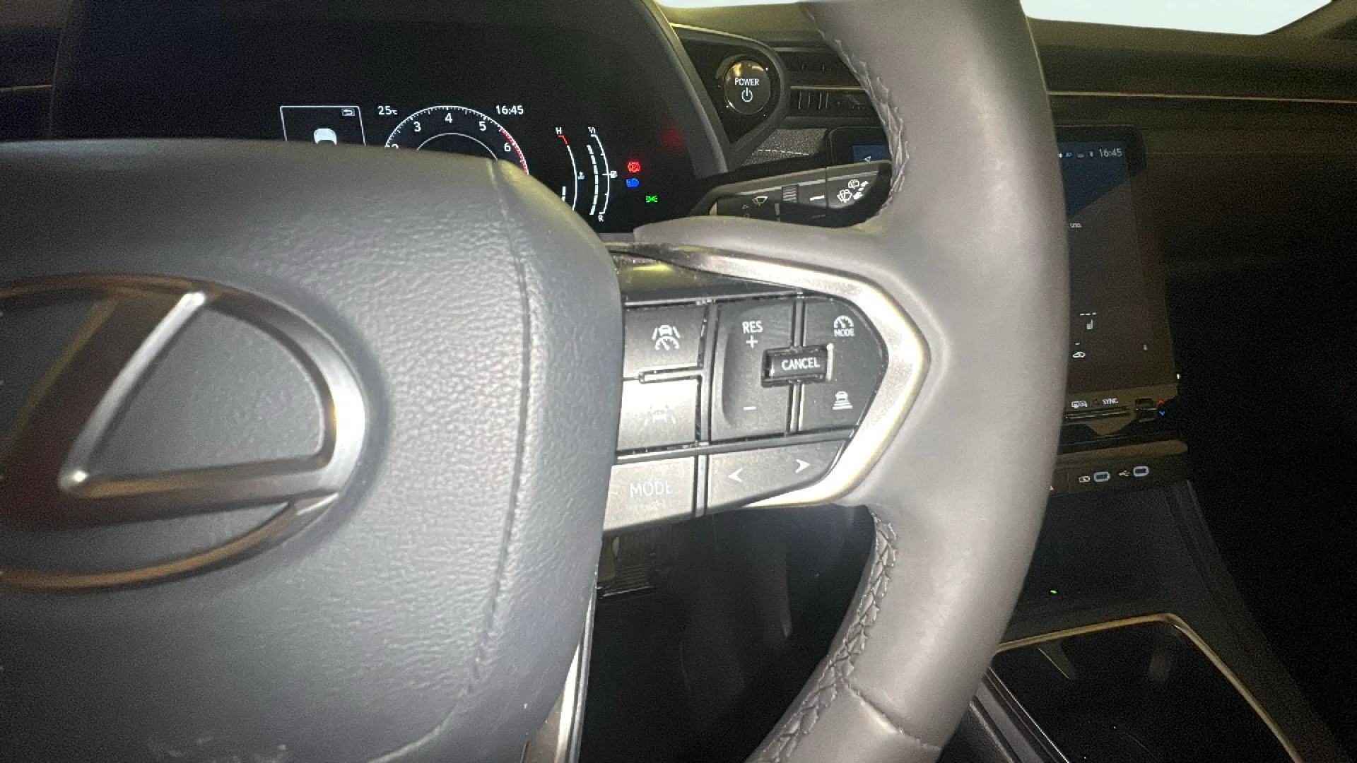 Lexus LBX 1.5 HEV - foto 14