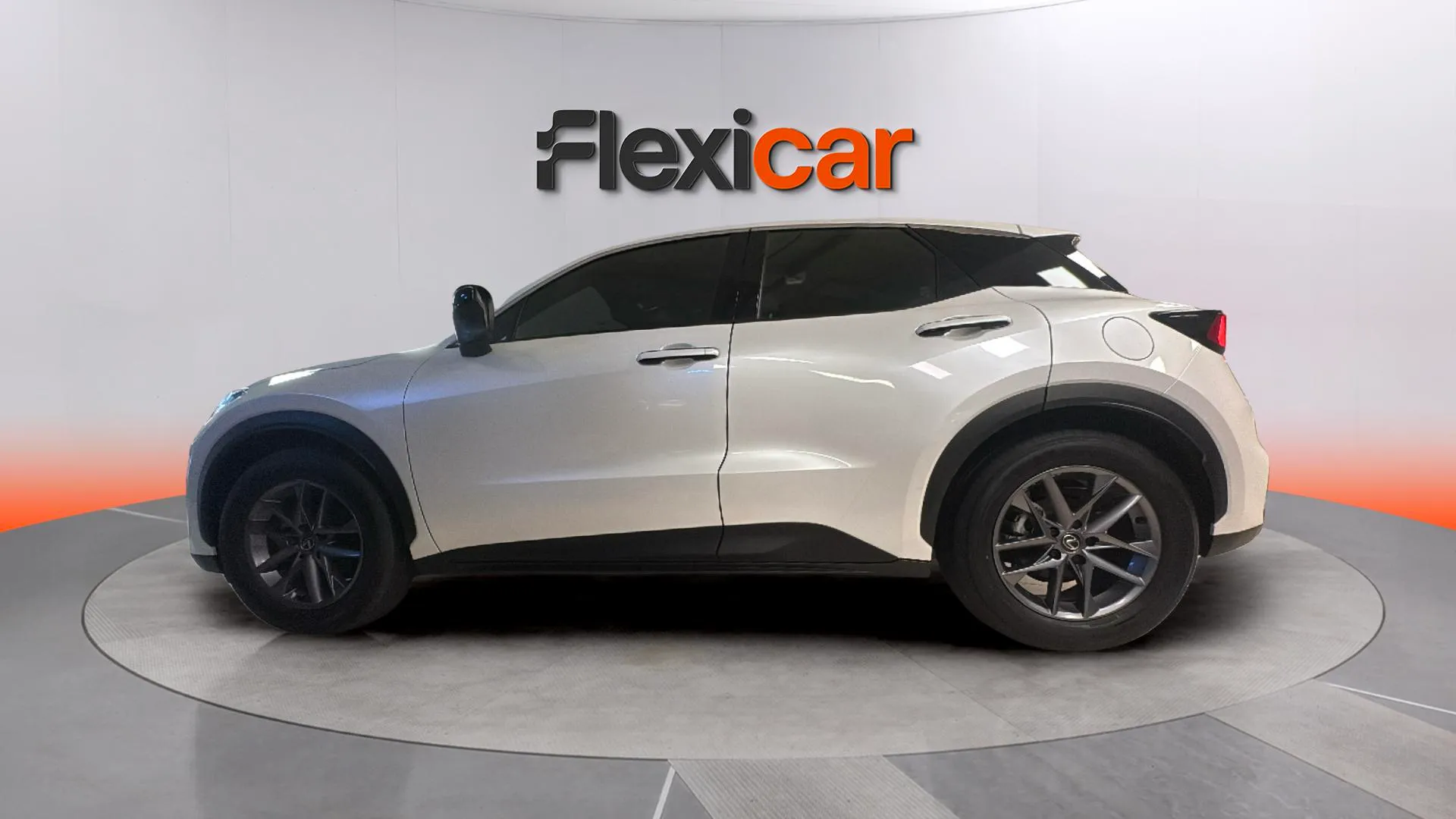 Lexus LBX 1.5 HEV - foto 8