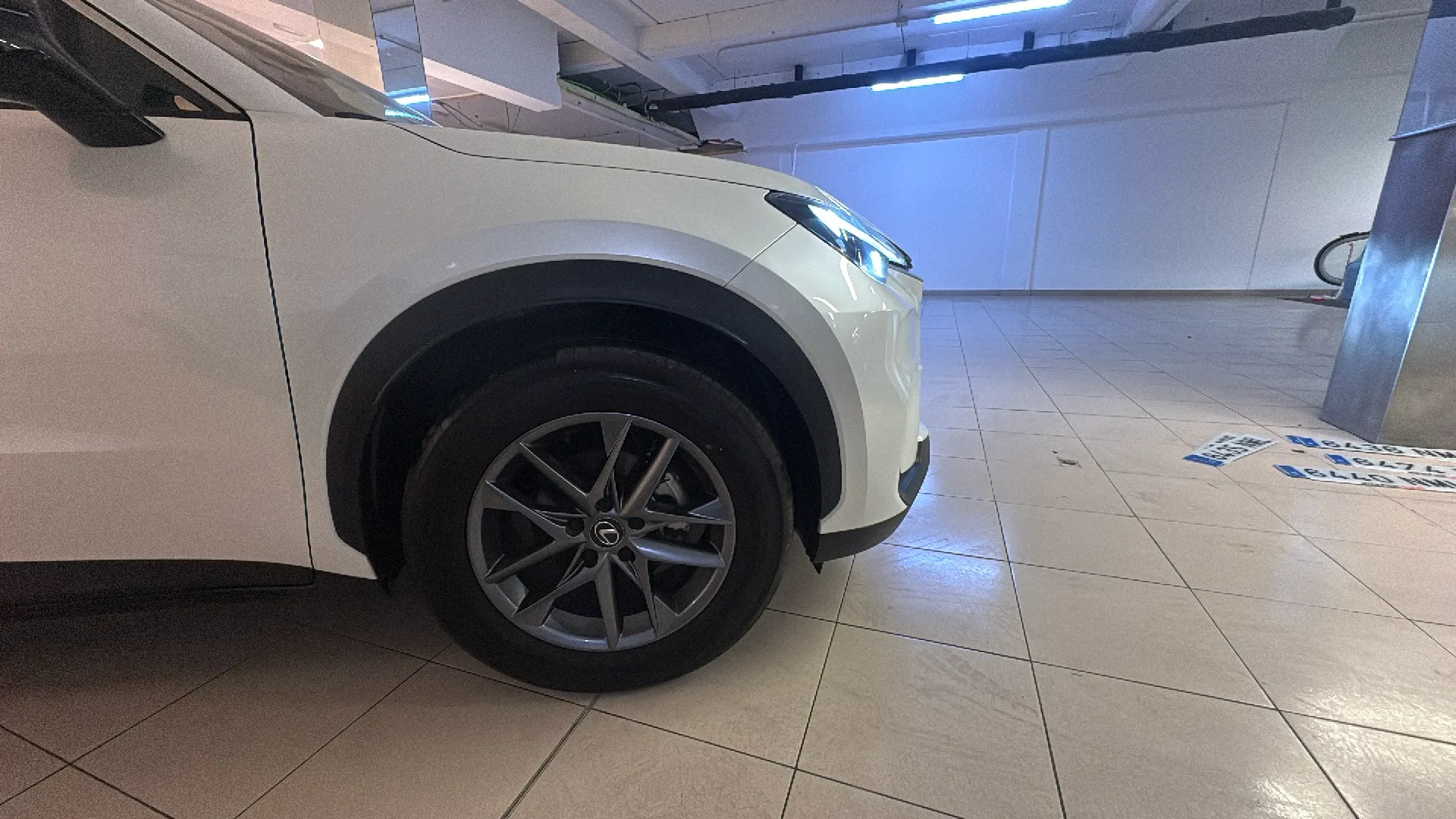 Lexus LBX 1.5 HEV - foto 17