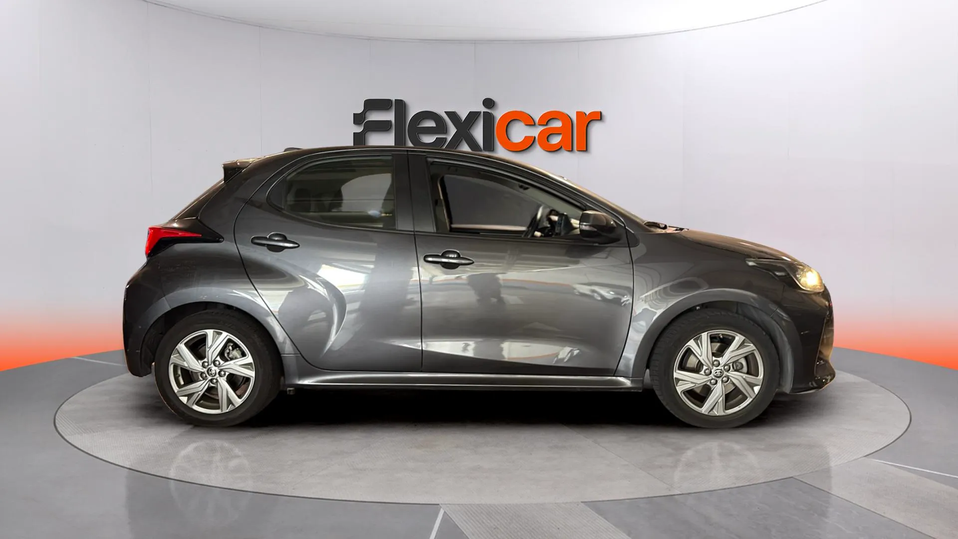 Toyota Yaris 1.5 120H Active Plus - foto 6