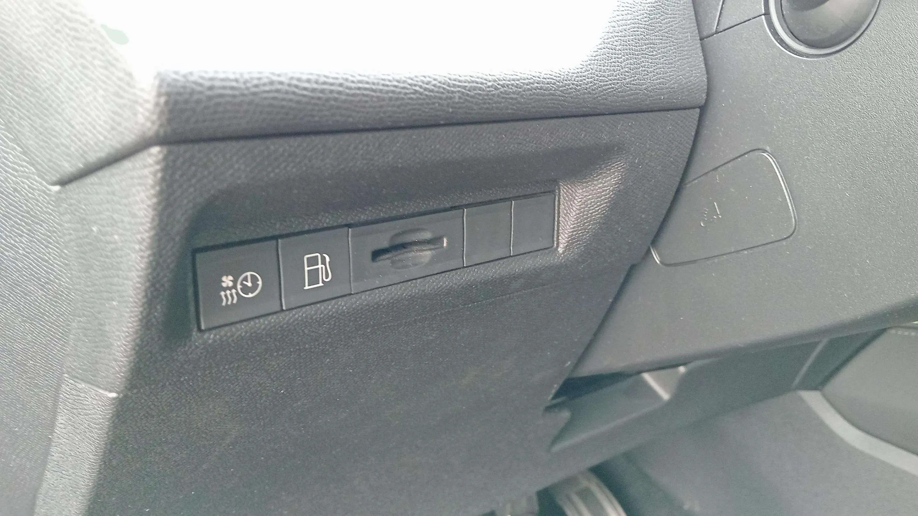 Peugeot 308 SW GT Hybrid 180 eEAT8 - foto 25