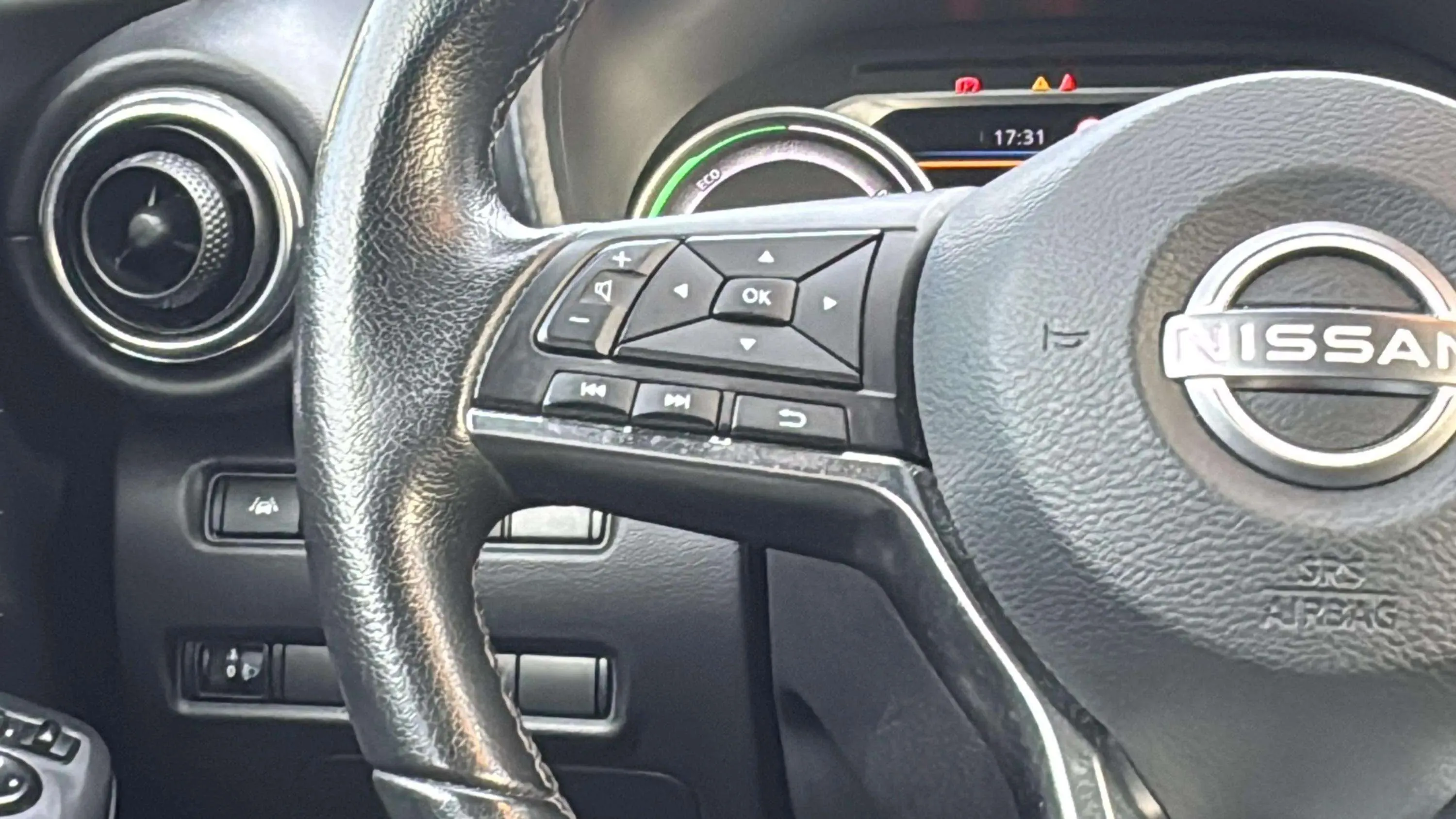 Nissan Juke 1.6 Hybrid N-Connecta - foto 17