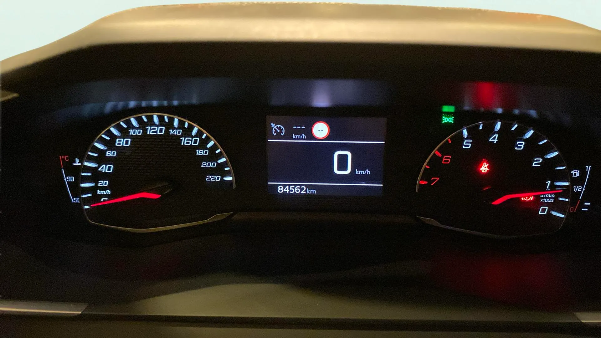 Peugeot 2008 Allure BlueHDi - foto 13