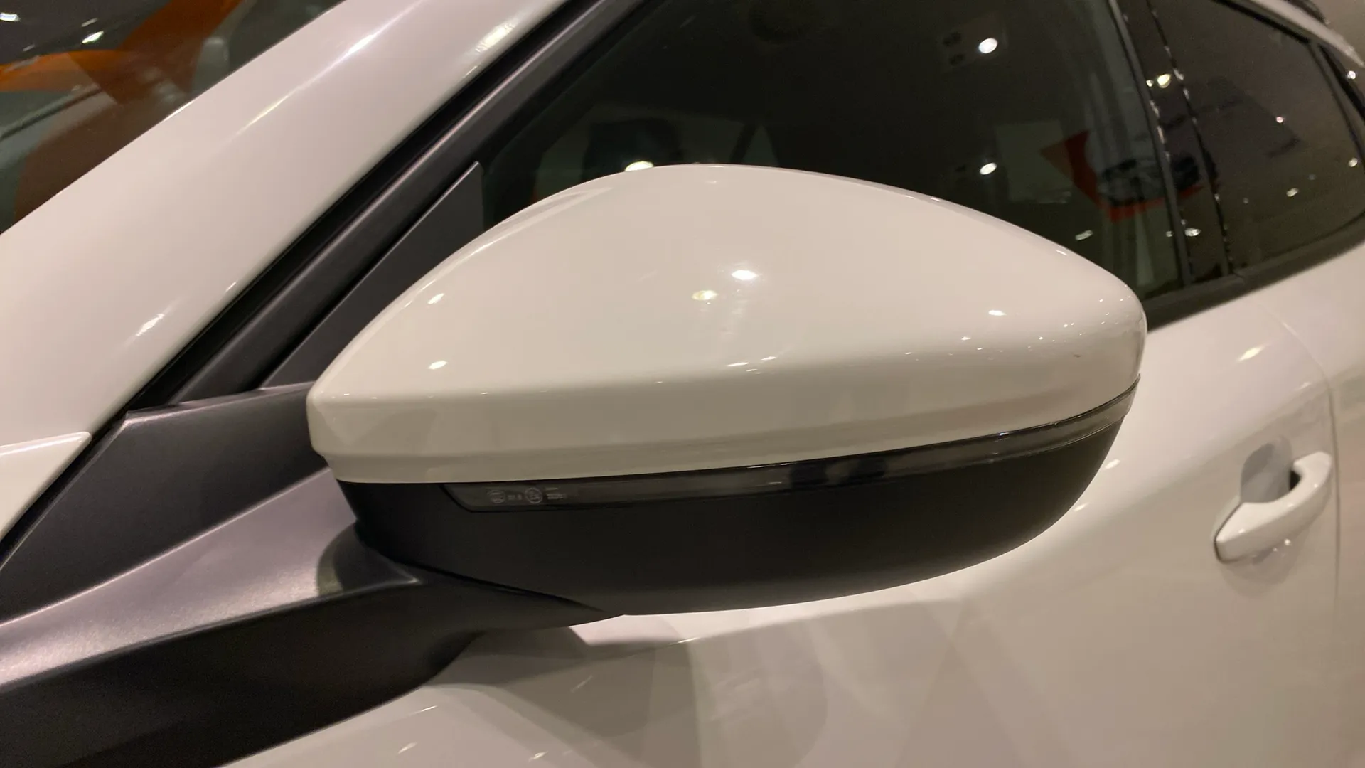 Peugeot 2008 Allure BlueHDi - foto 30