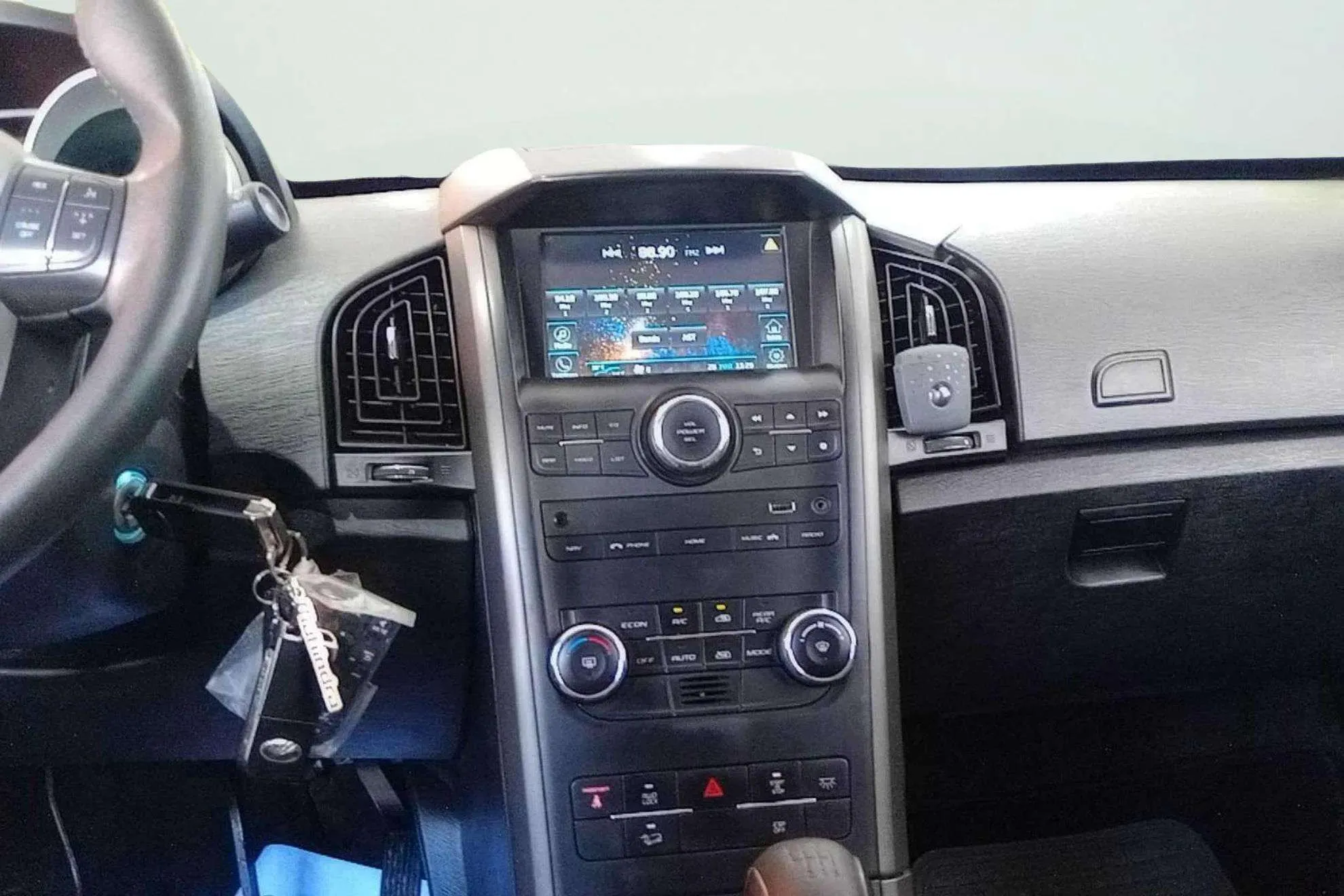Mahindra XUV500 AWD (4X4) W8 7 plazas - foto 7