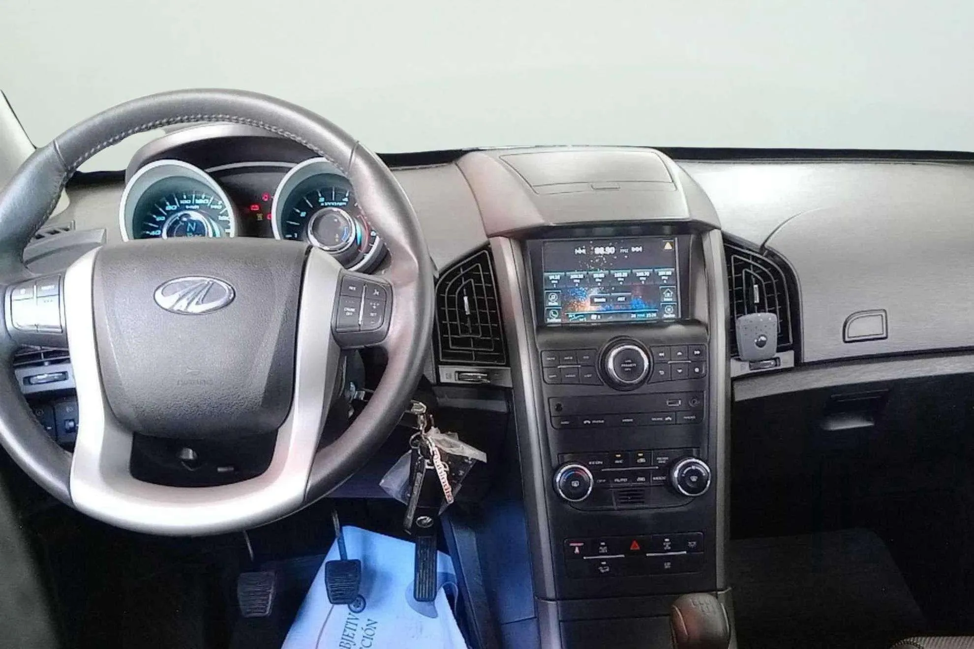 Mahindra XUV500 AWD (4X4) W8 7 plazas - foto 6