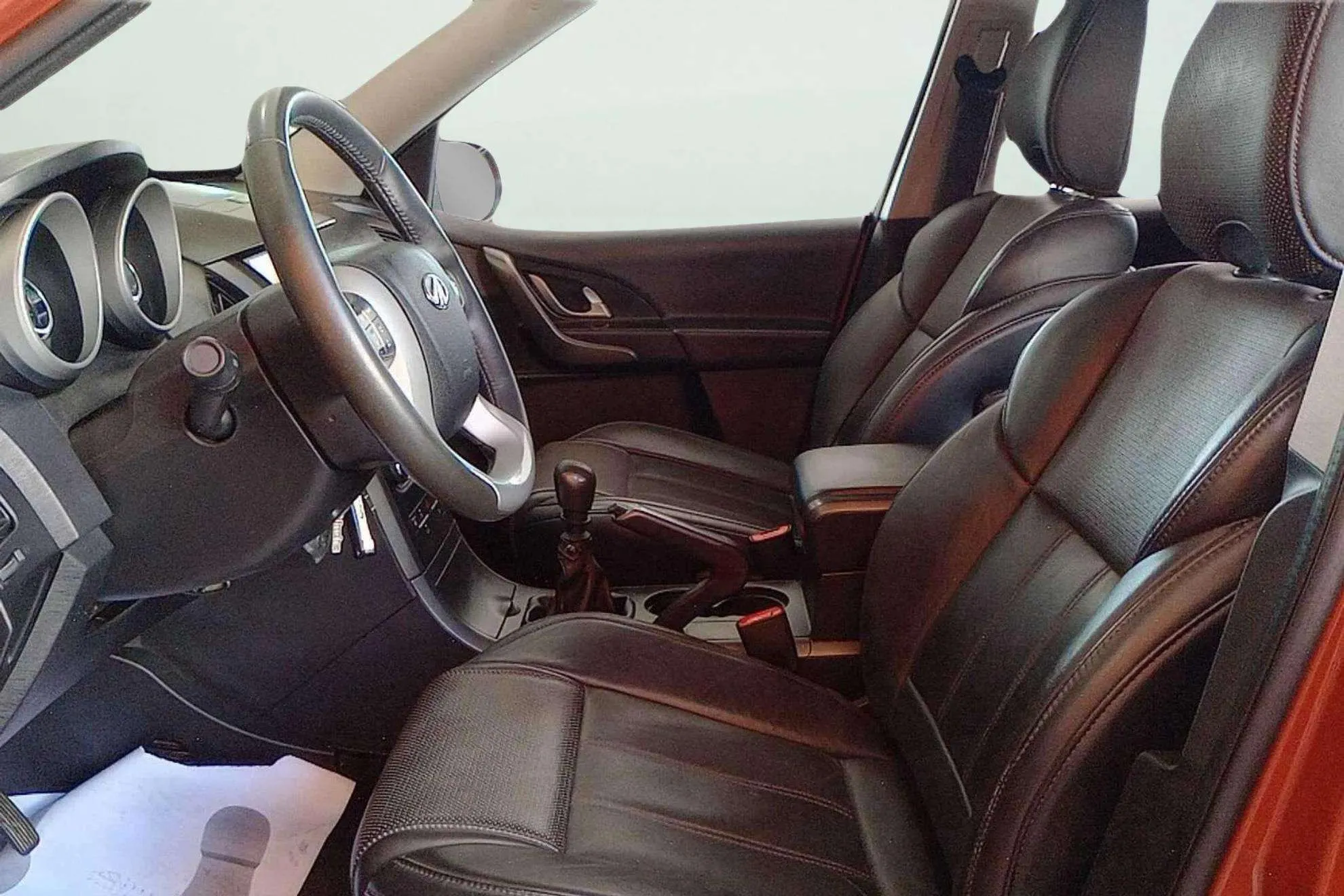 Mahindra XUV500 AWD (4X4) W8 7 plazas - foto 8