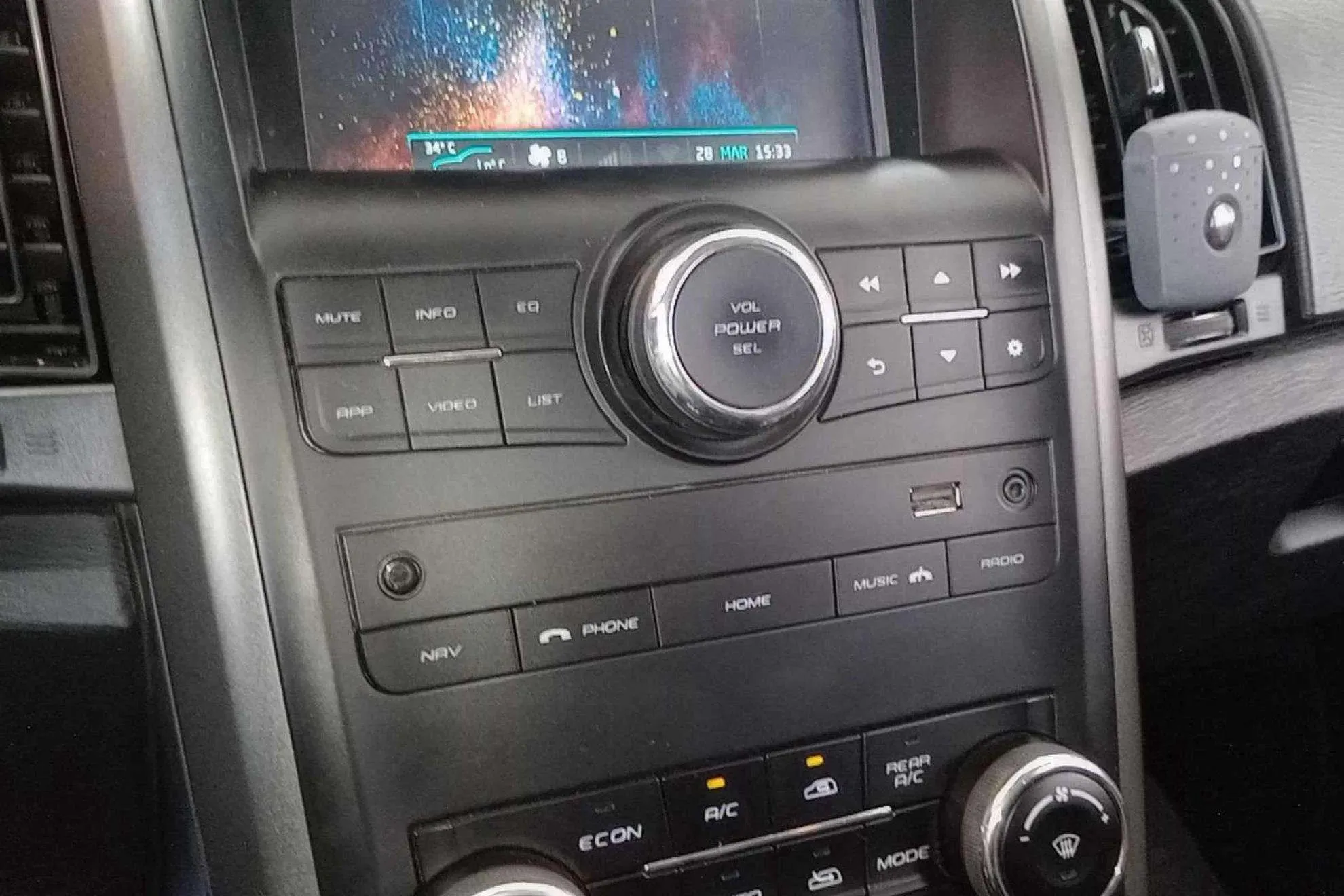 Mahindra XUV500 AWD (4X4) W8 7 plazas - foto 21