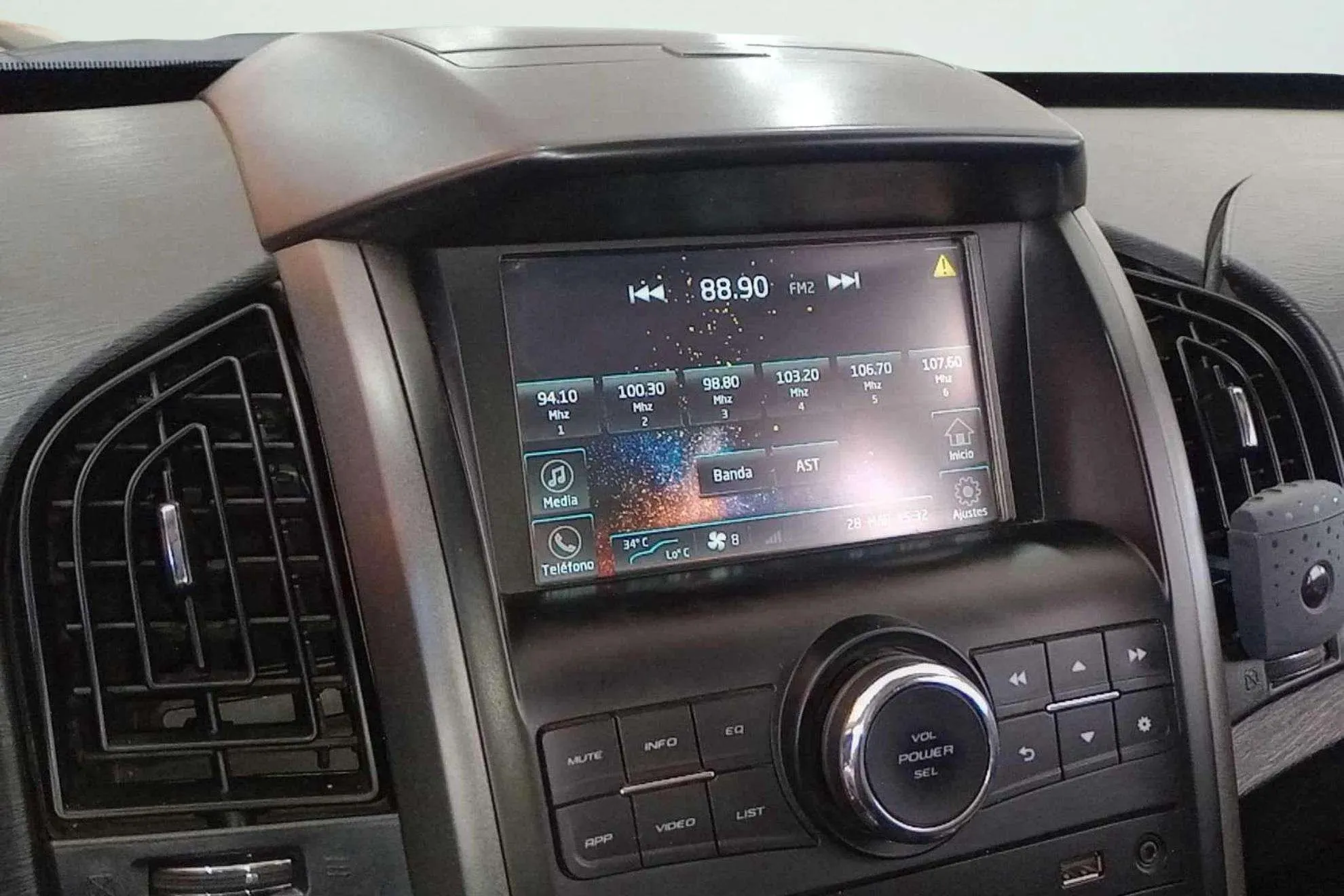 Mahindra XUV500 AWD (4X4) W8 7 plazas - foto 16