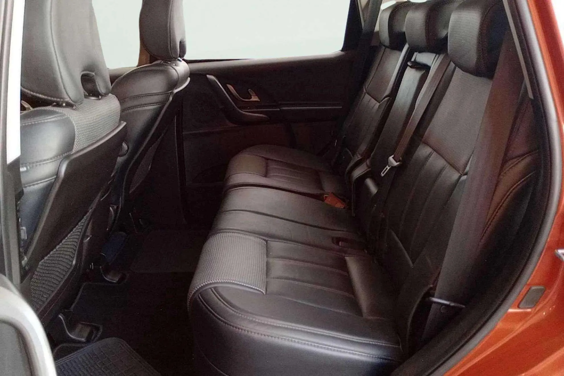 Mahindra XUV500 AWD (4X4) W8 7 plazas - foto 11