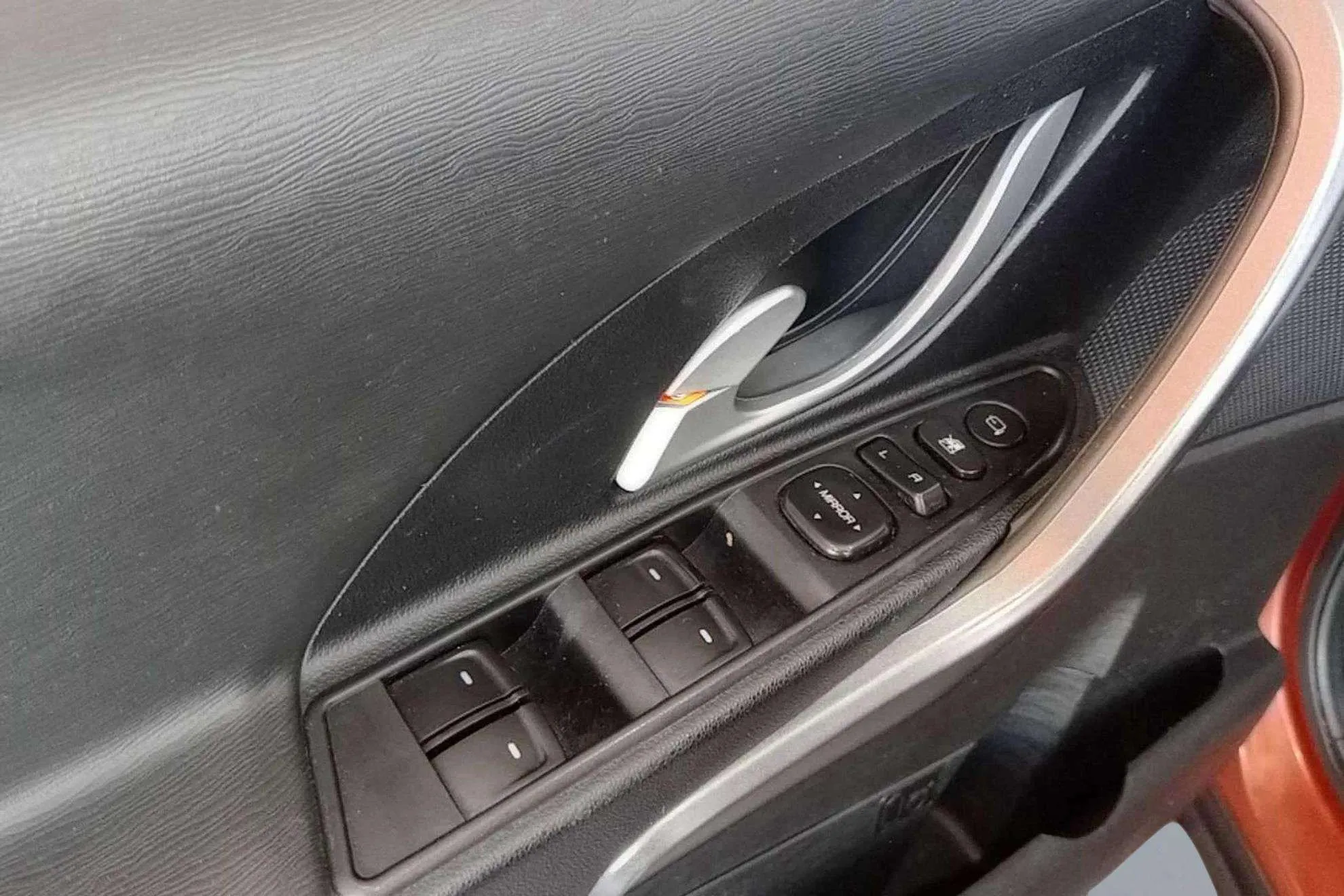 Mahindra XUV500 AWD (4X4) W8 7 plazas - foto 12