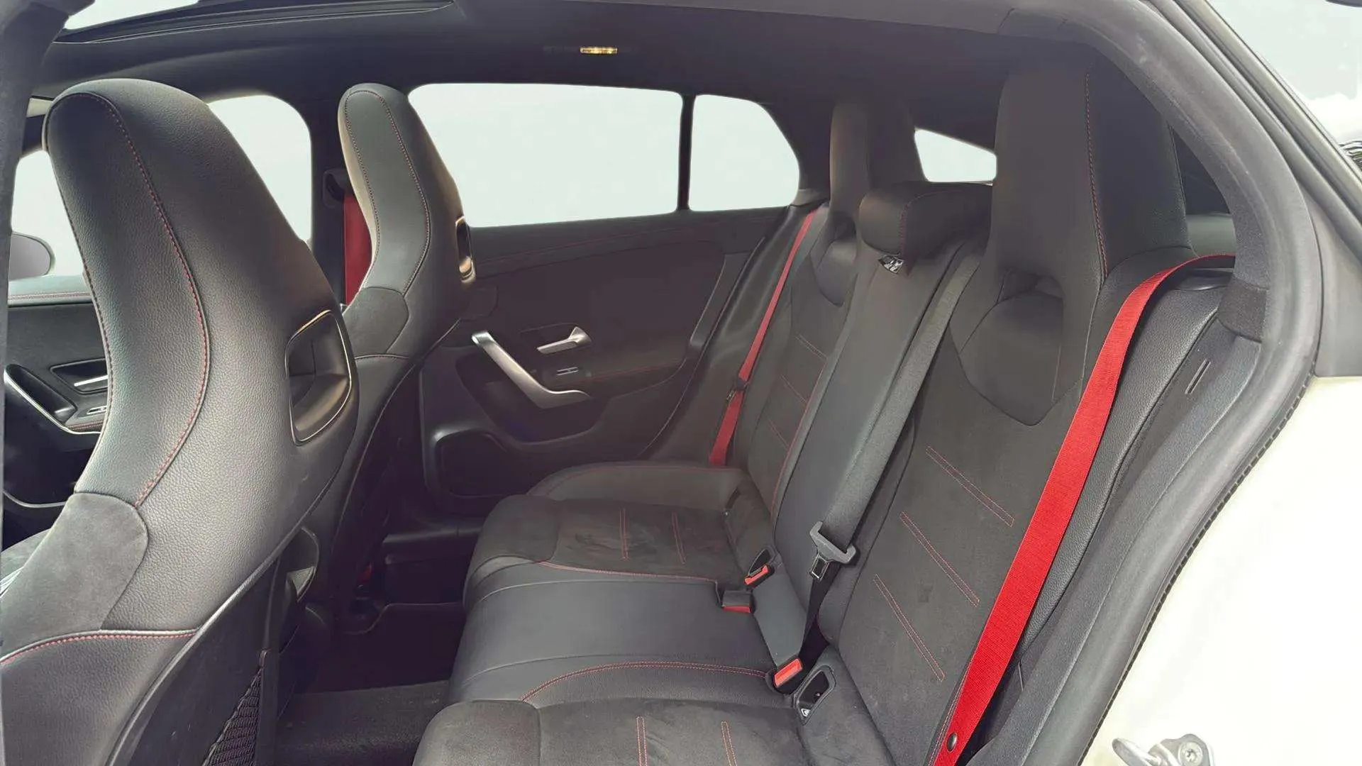 Mercedes-Benz CLA Mercedes-AMG 45 4MATIC+ Shooting Bra - foto 15