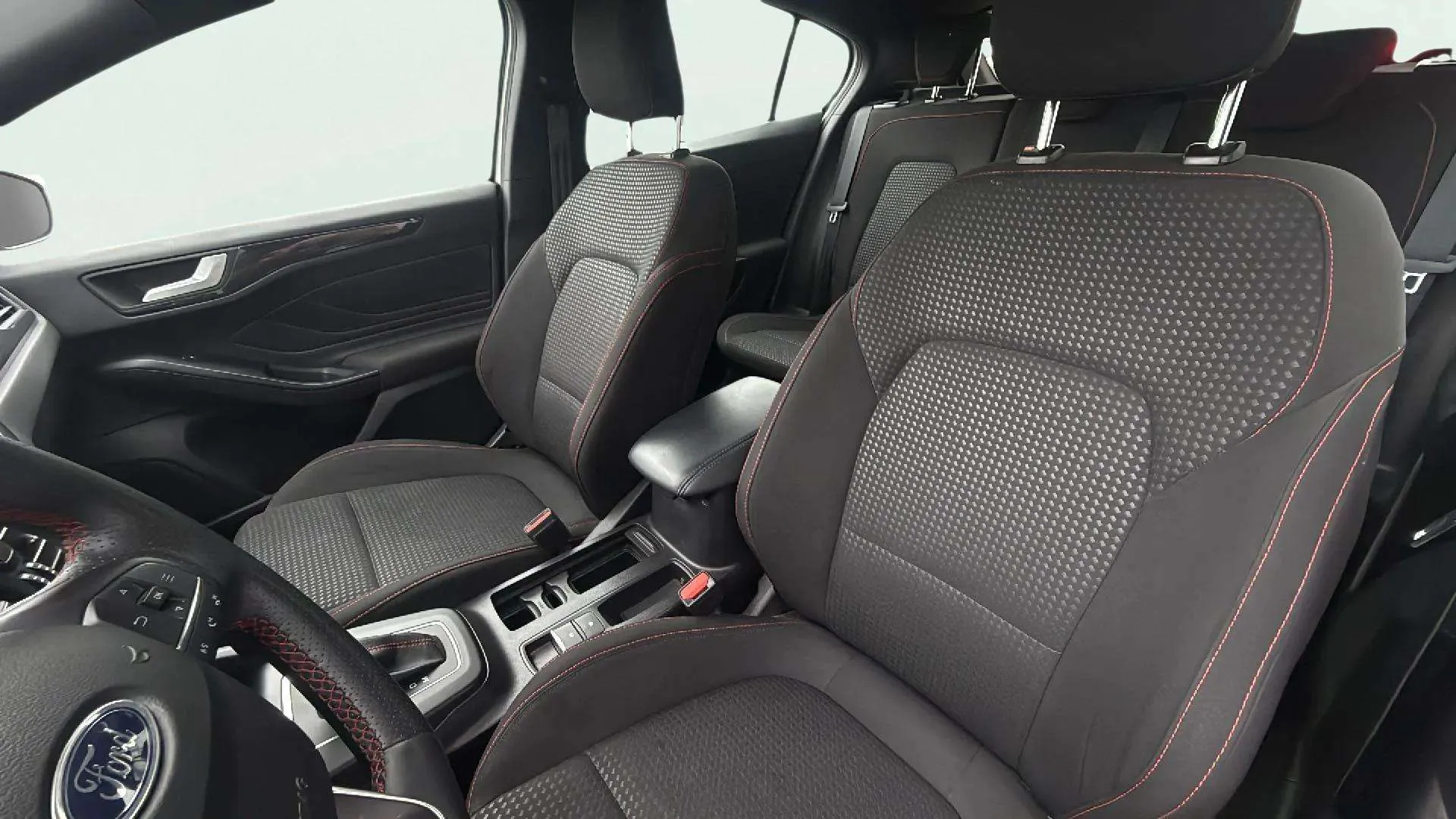 Ford Focus 1.0 EcoBoost MHEV ST-Line - foto 15