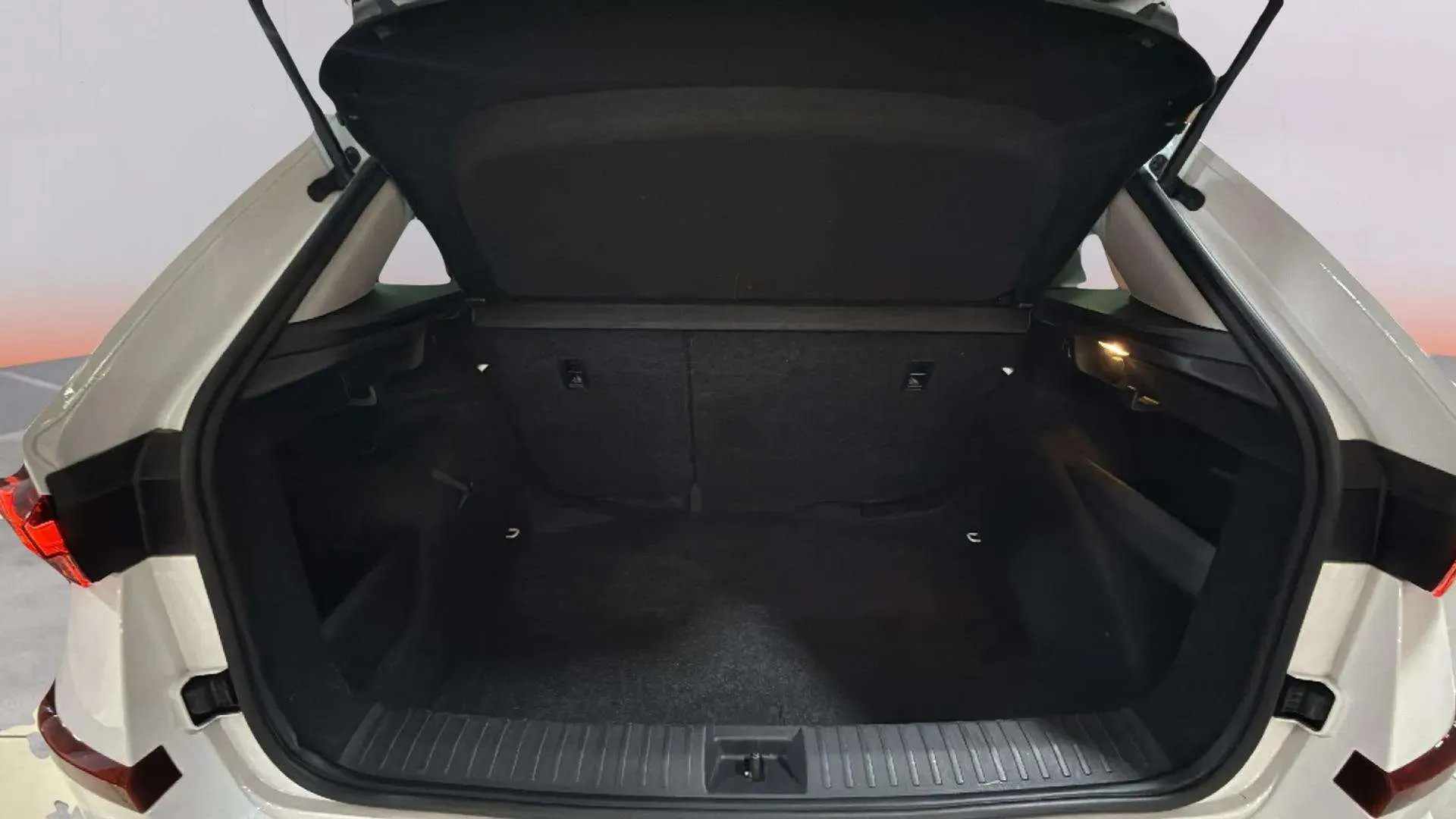 Škoda Kamiq 1.0 TSI DSG Selection - foto 15