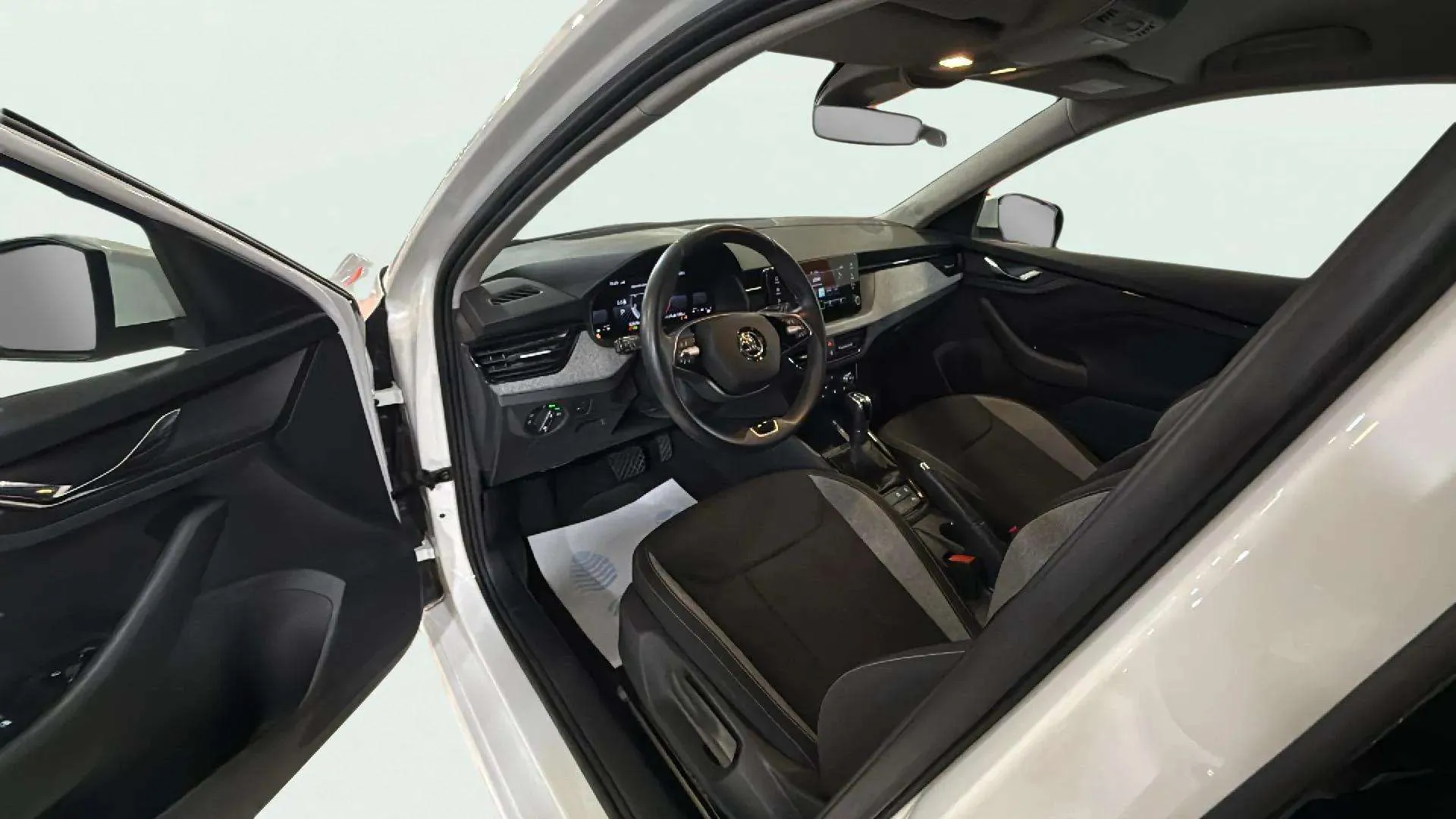 Škoda Kamiq 1.0 TSI DSG Selection - foto 12