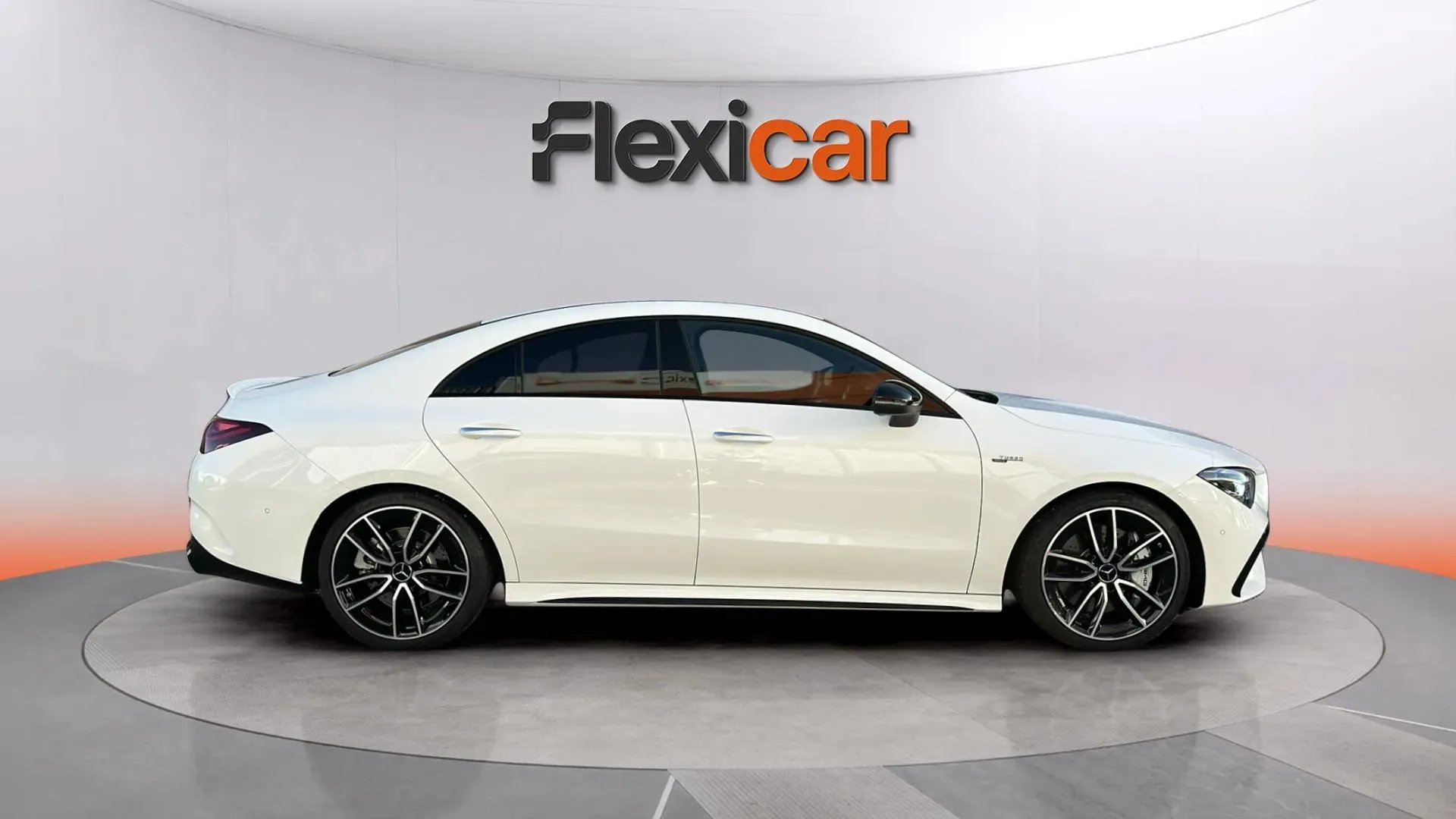 Mercedes-Benz CLA Mercedes-AMG 35 4MATIC+ - foto 6
