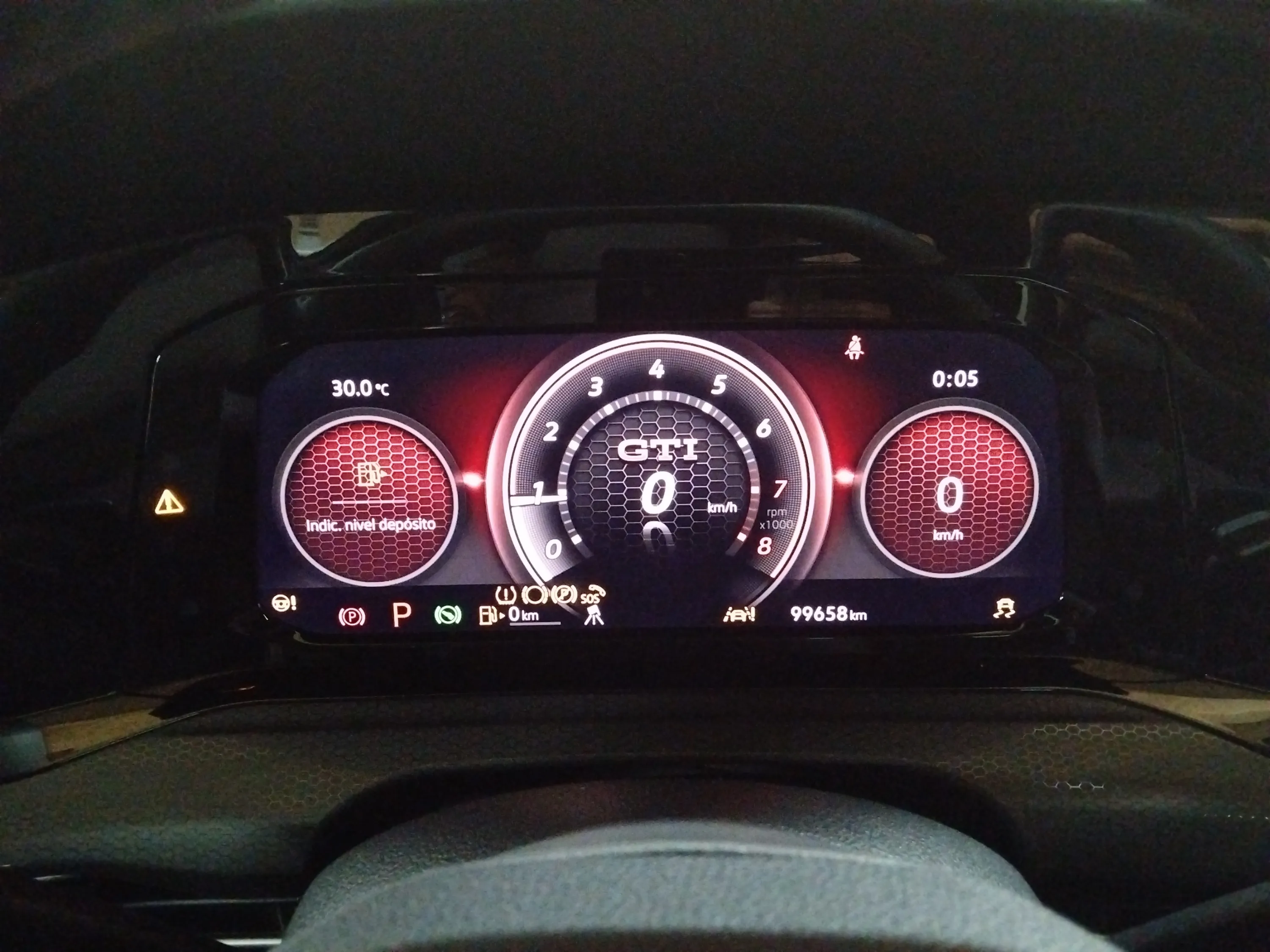 Volkswagen Golf GTI 2.0 TSI DSG - foto 12