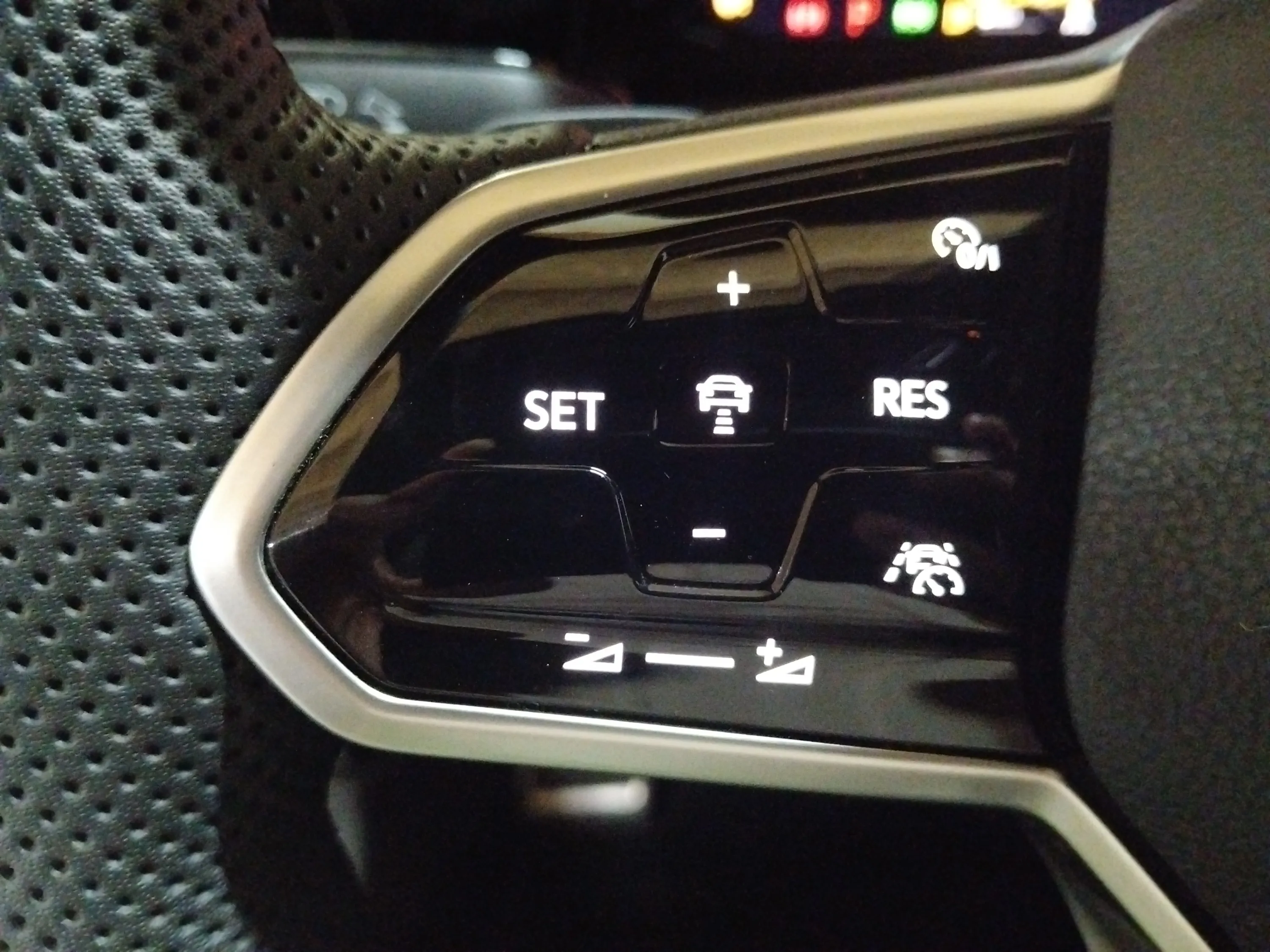 Volkswagen Golf GTI 2.0 TSI DSG - foto 24