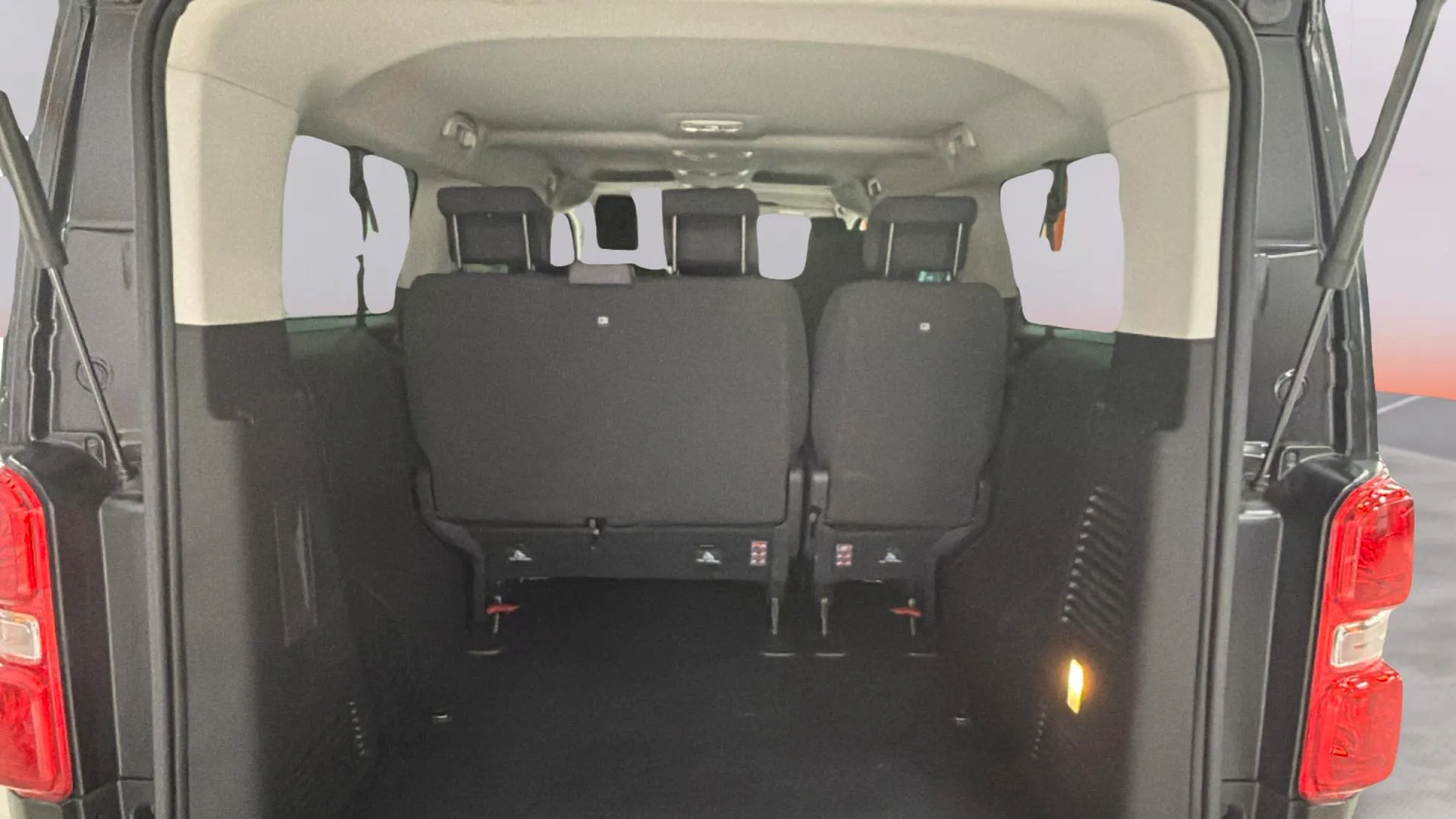 Peugeot Traveller Business Long BlueHDi 180 EAT8 - foto 12