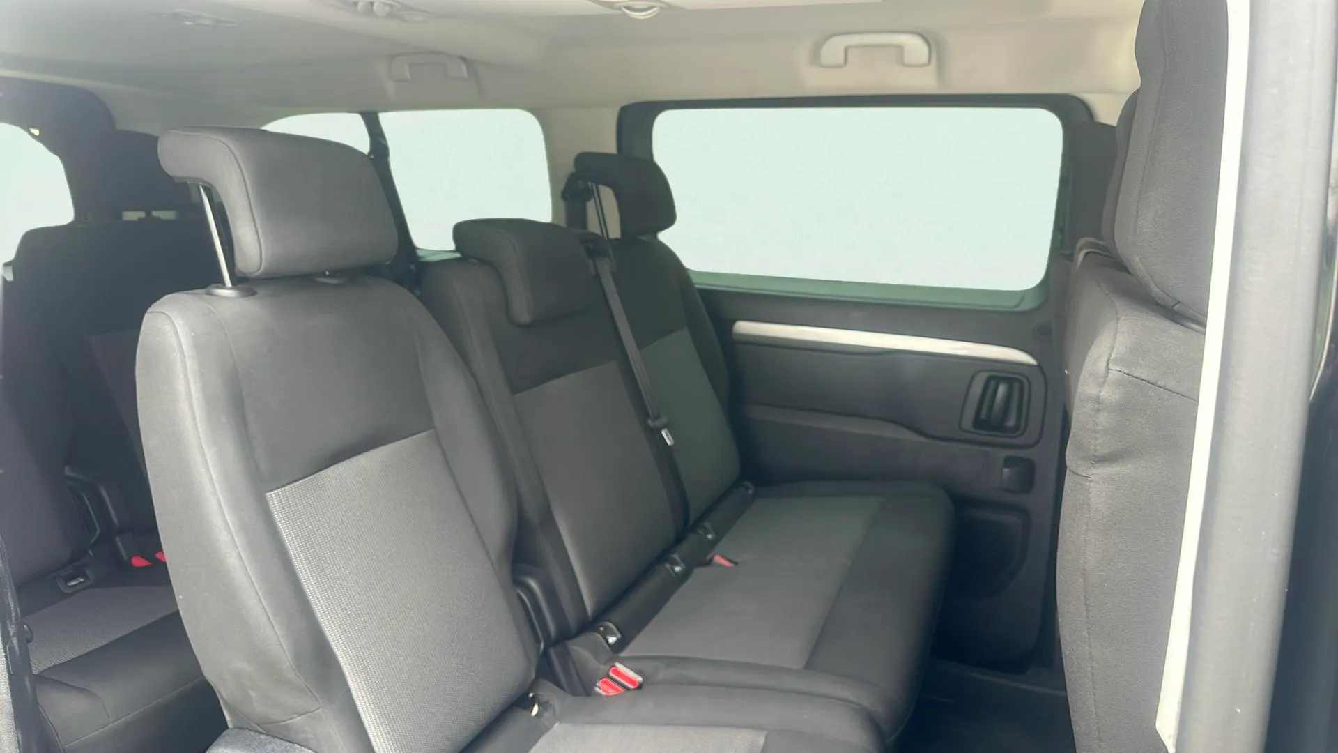Peugeot Traveller Business Long BlueHDi 180 EAT8 - foto 17