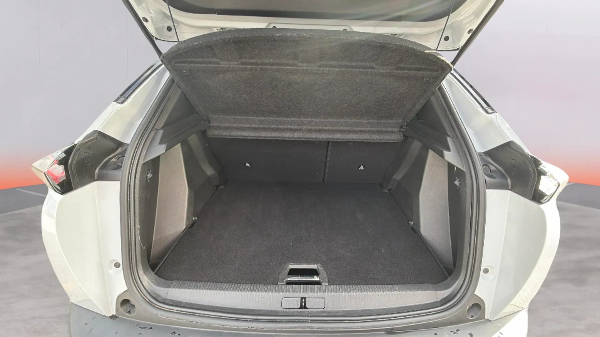 Peugeot 2008 Allure PureTech 130 EAT8 - foto 9
