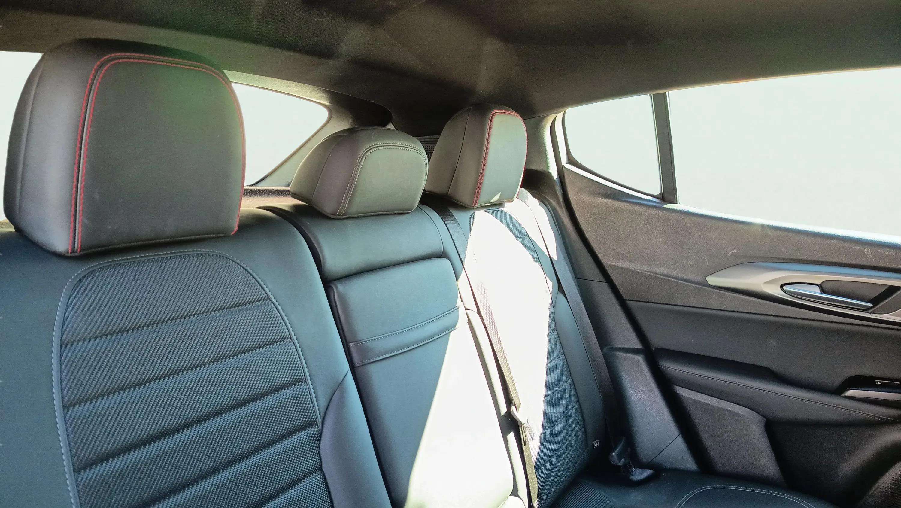 Alfa Romeo Tonale 1.5 MHEV Gasolina Sprint FWD - foto 19