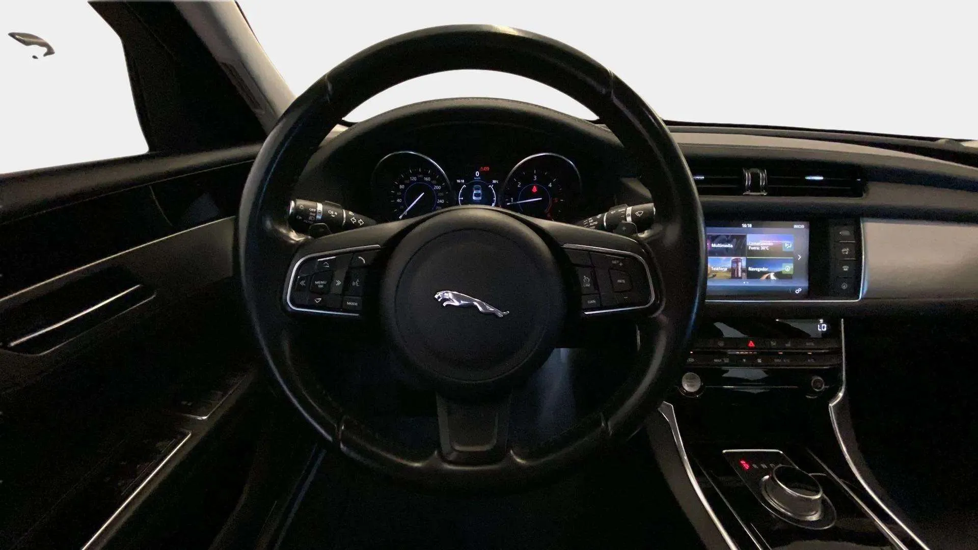Jaguar XF 2.0D Portfolio - foto 11