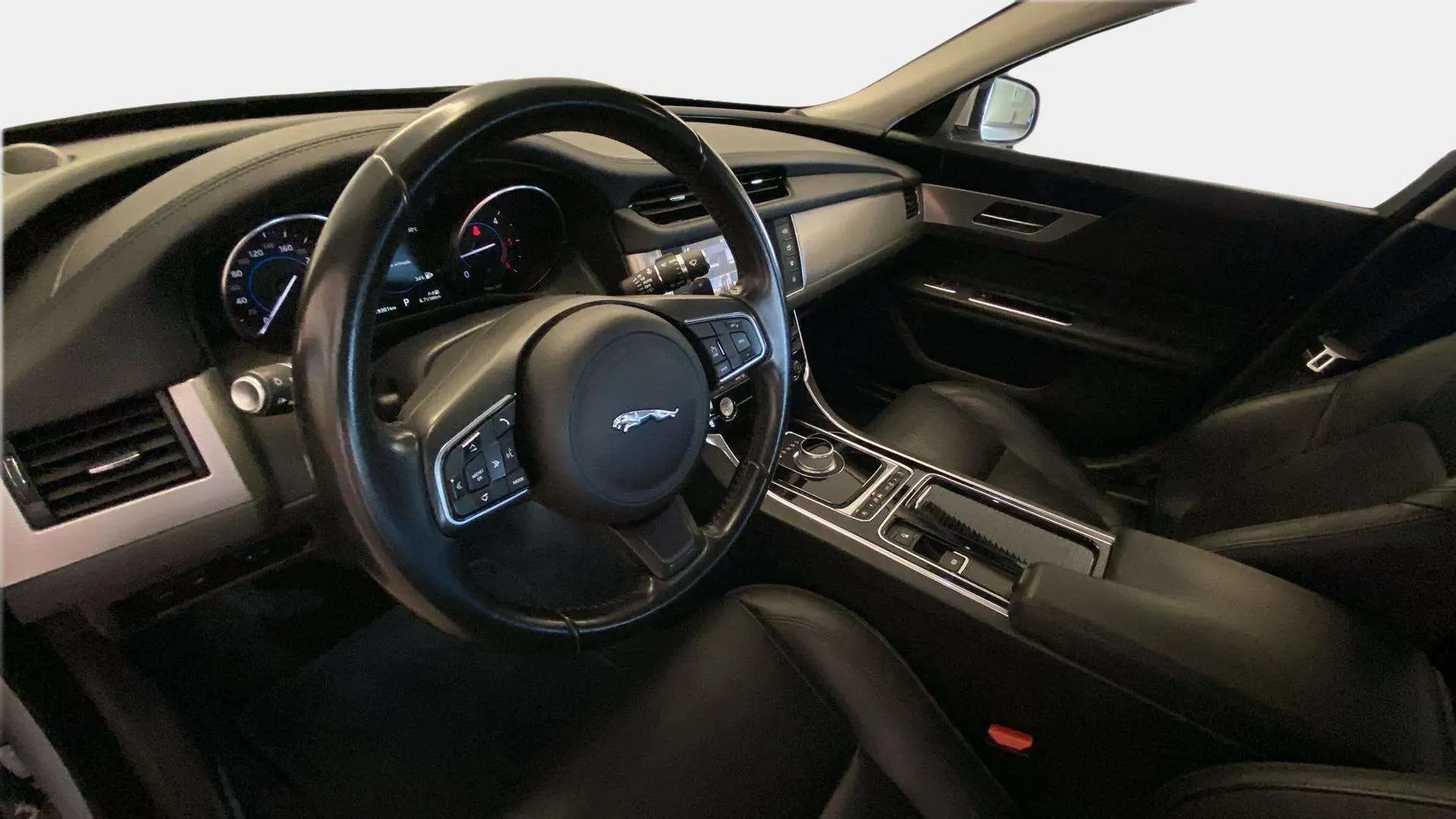 Jaguar XF 2.0D Portfolio - foto 14