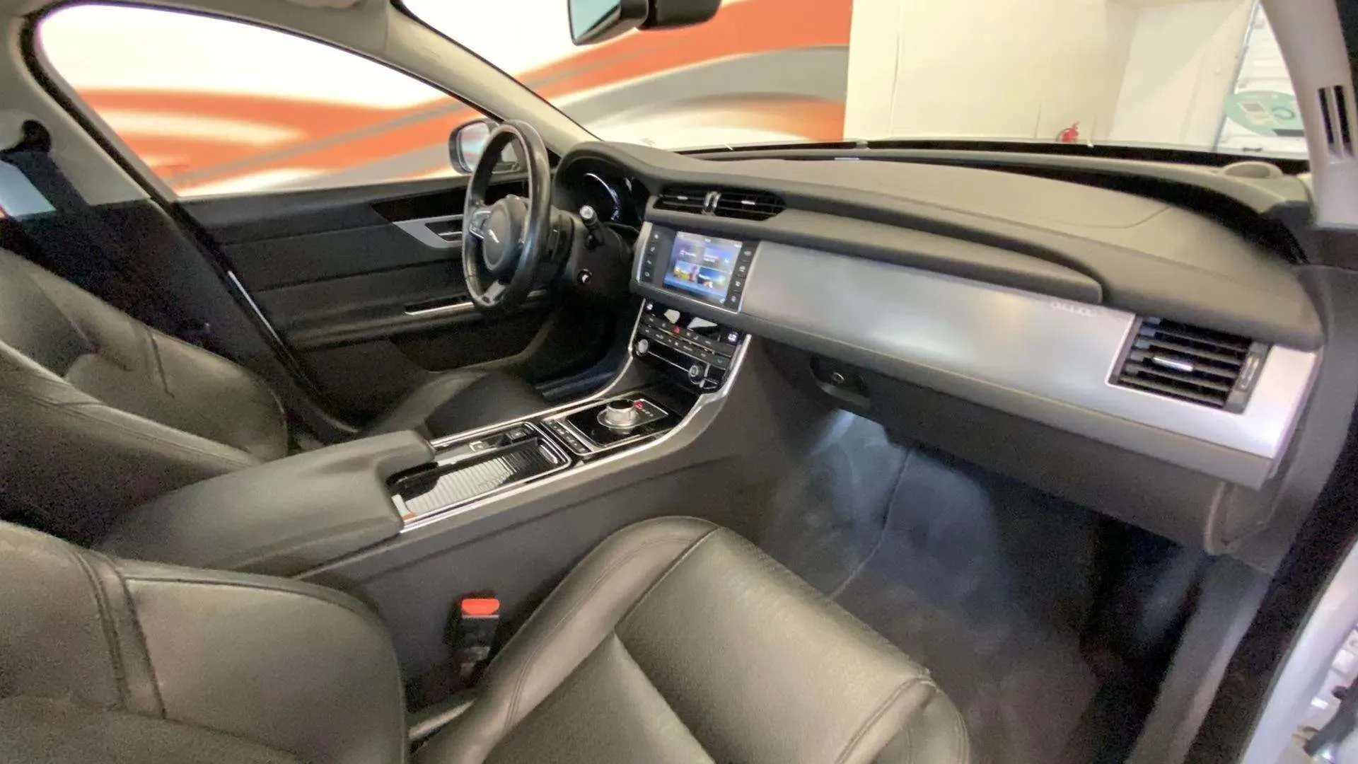 Jaguar XF 2.0D Portfolio - foto 19