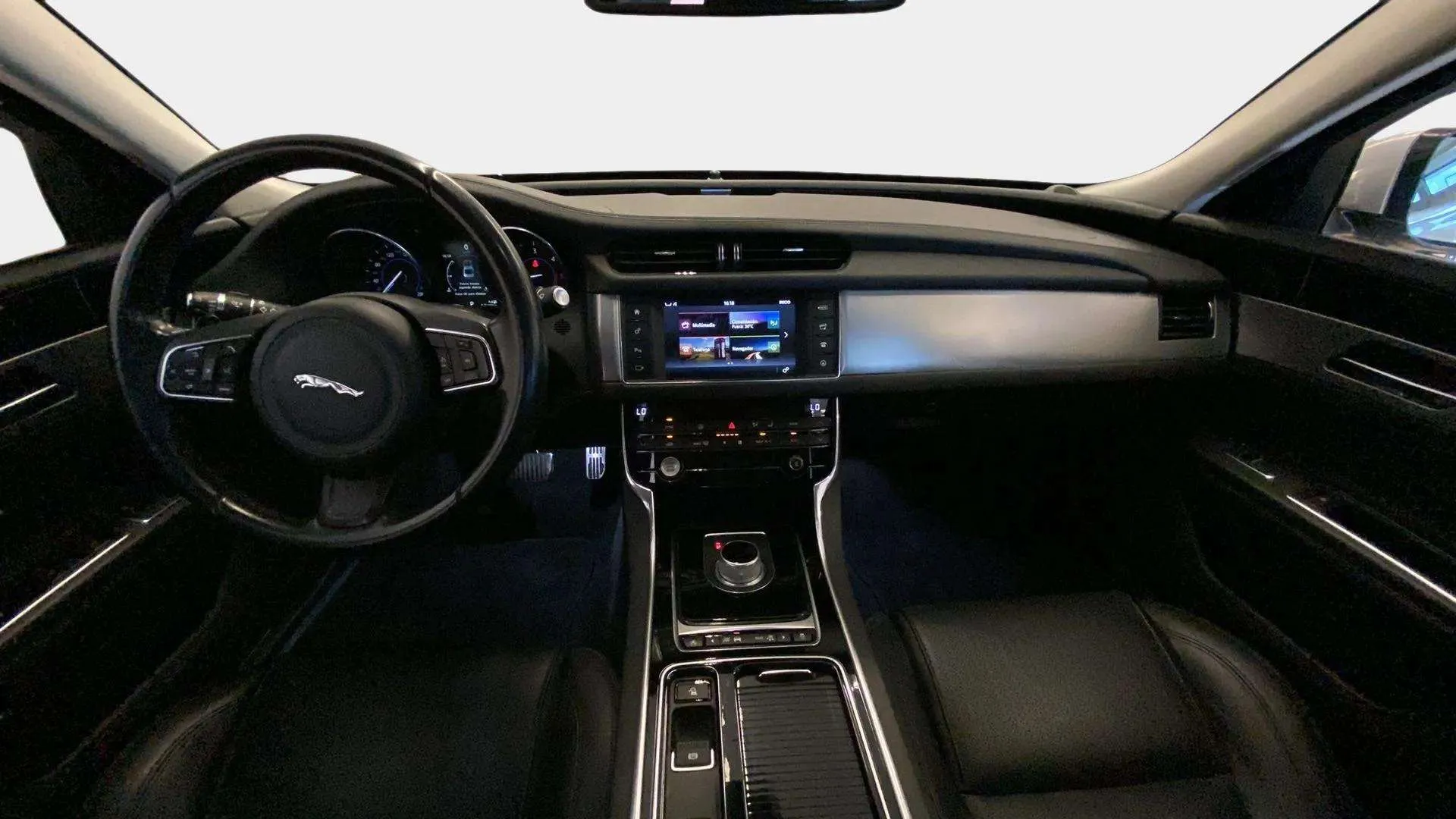 Jaguar XF 2.0D Portfolio - foto 9