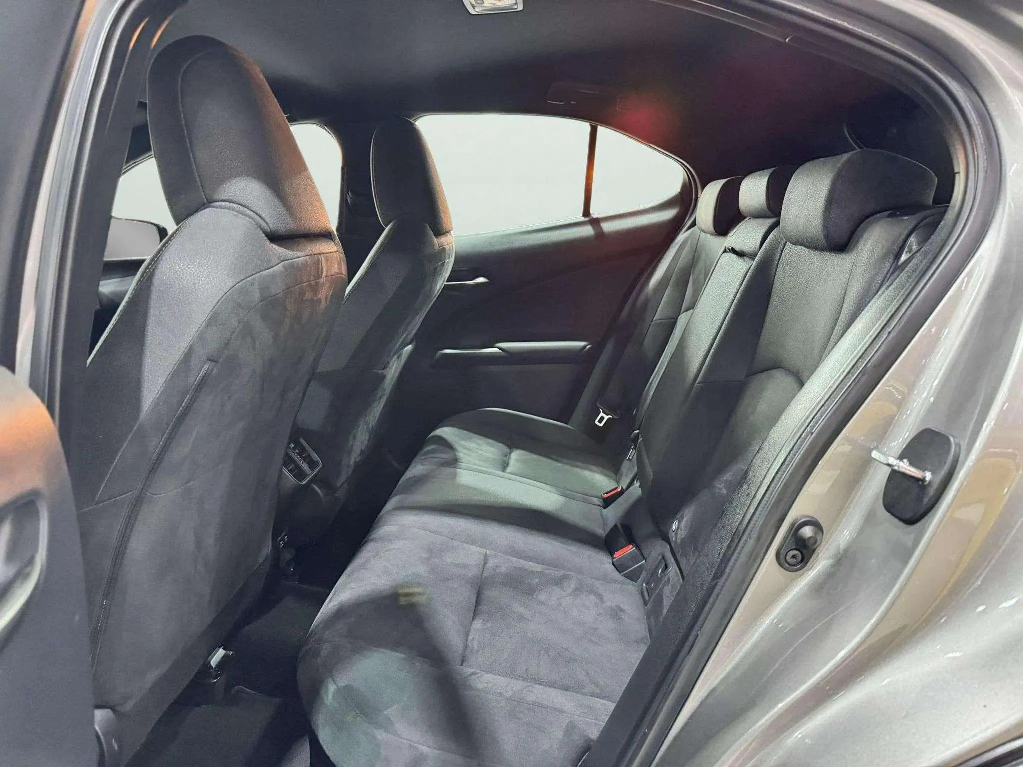Lexus UX 2.0 250h Business - foto 14