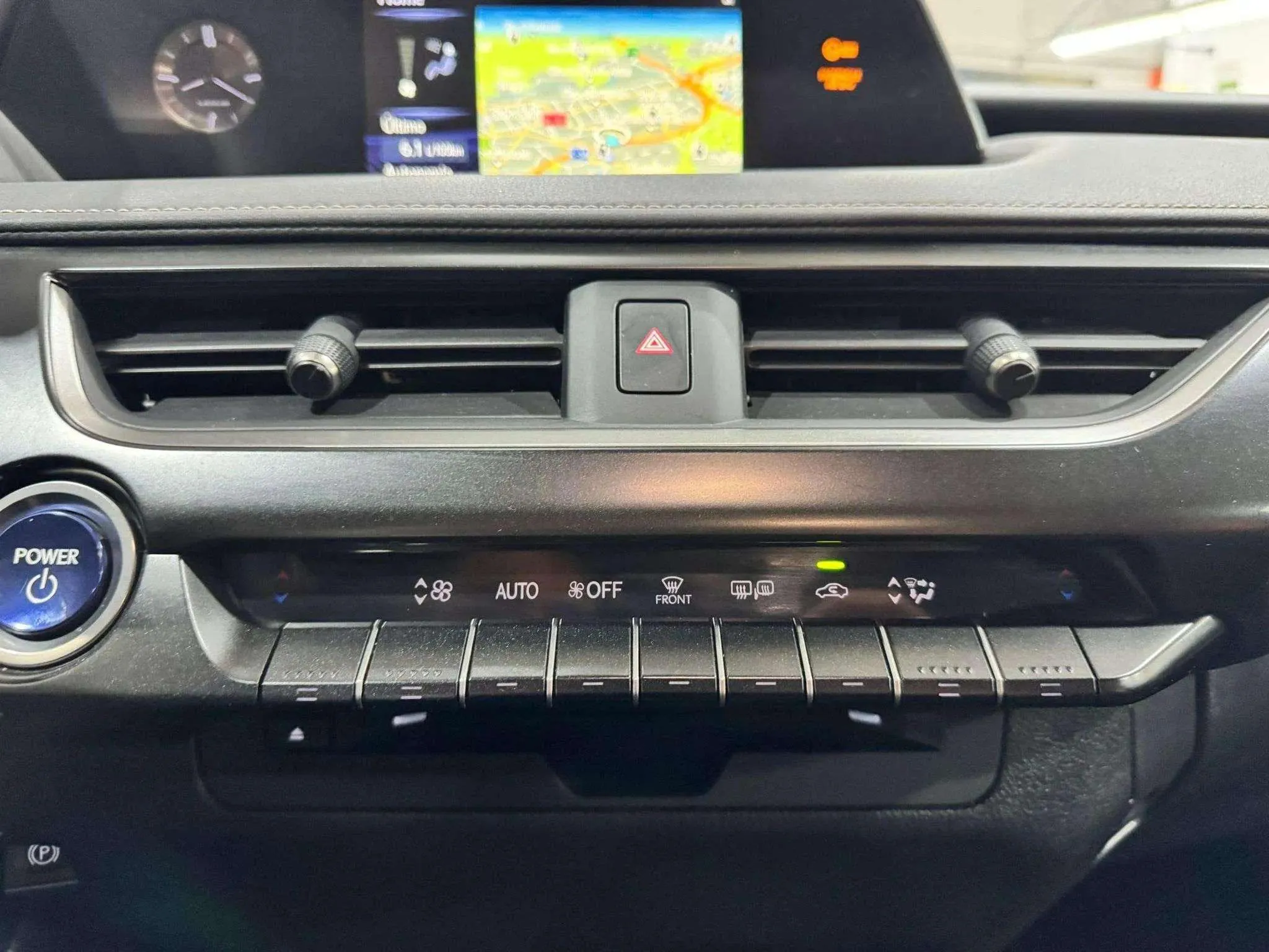 Lexus UX 2.0 250h Business - foto 18