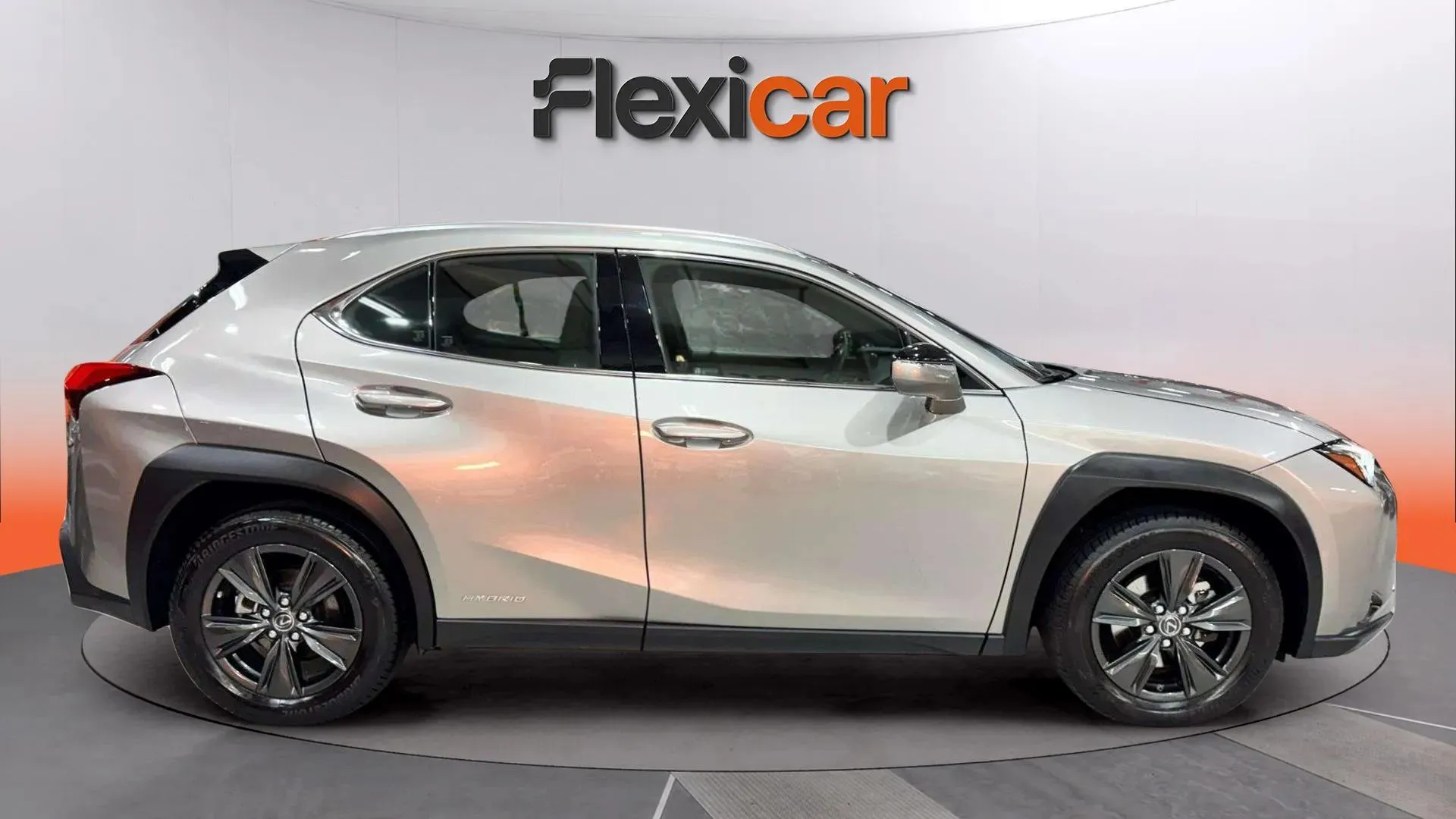 Lexus UX 2.0 250h Business - foto 2
