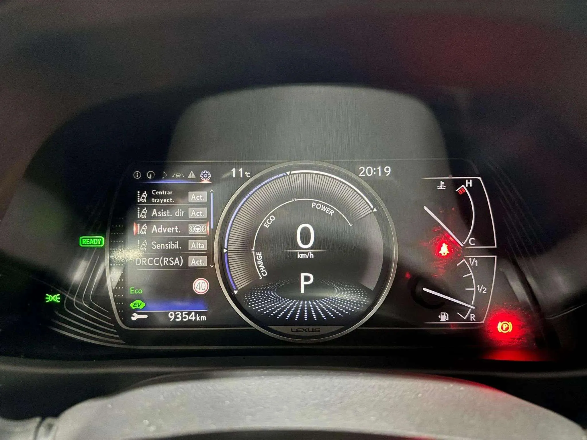 Lexus UX 2.0 250h Business - foto 10