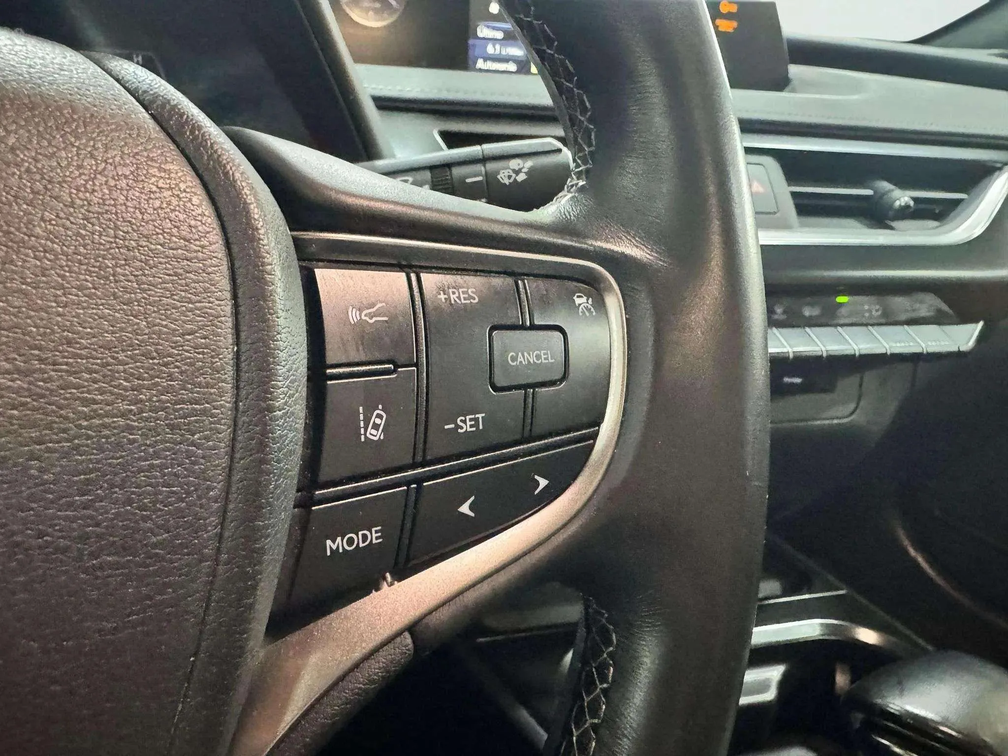 Lexus UX 2.0 250h Business - foto 12