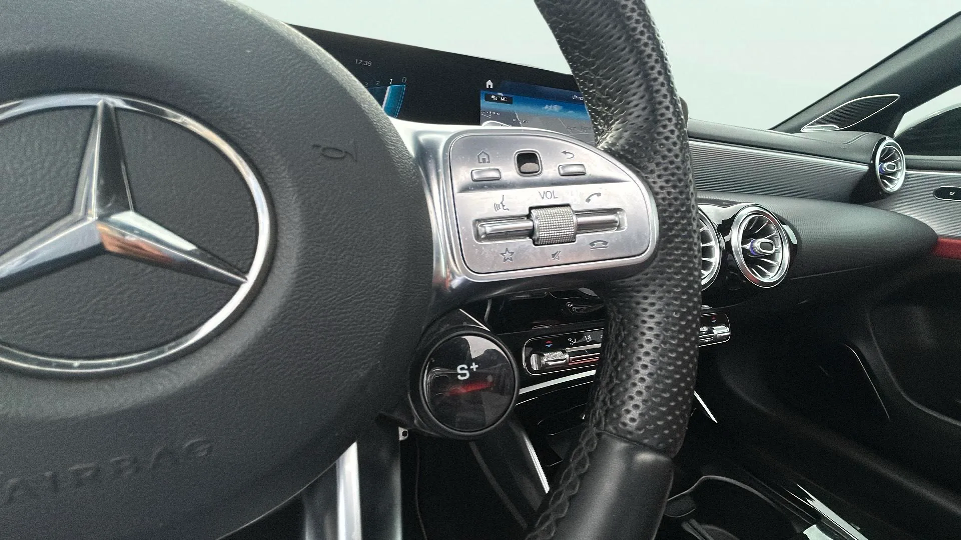 Mercedes-Benz Clase A Sedán Mercedes-AMG A 35 4MATIC+ - foto 23