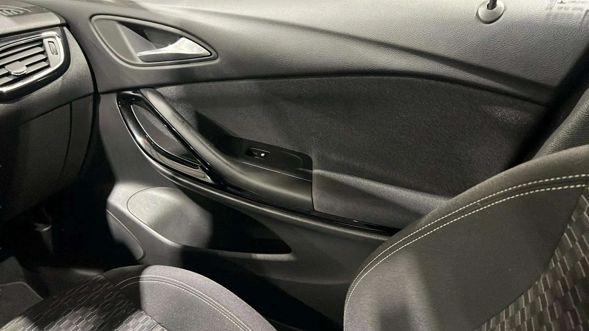 Opel Astra 1.4 Turbo Dynamic - foto 11