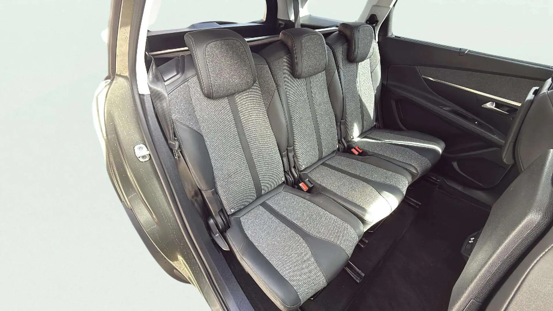 Peugeot 5008 Allure 1.2L PureTech - foto 11