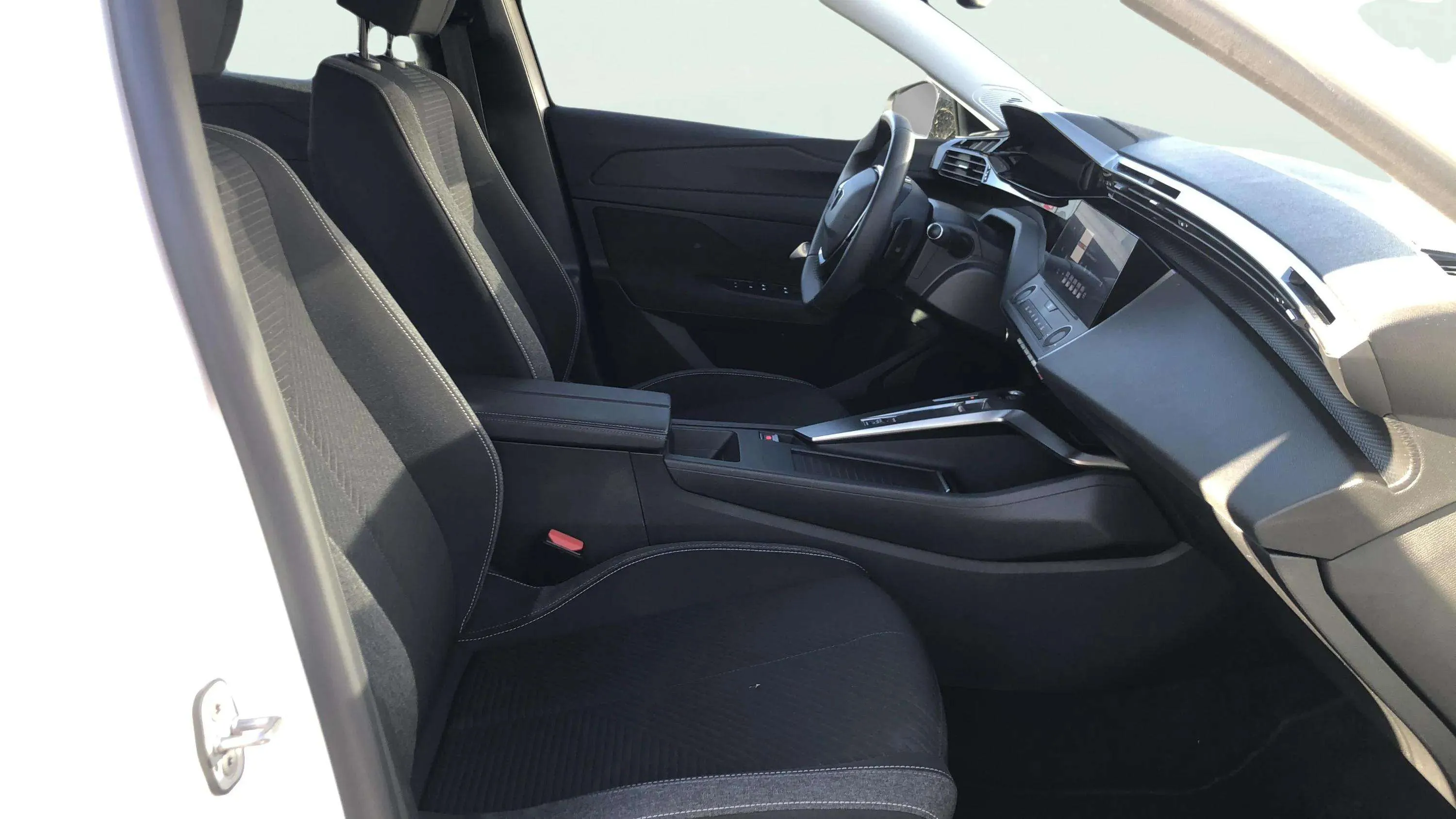 Peugeot 308 SW Active BlueHDi 130 EAT8 - foto 14