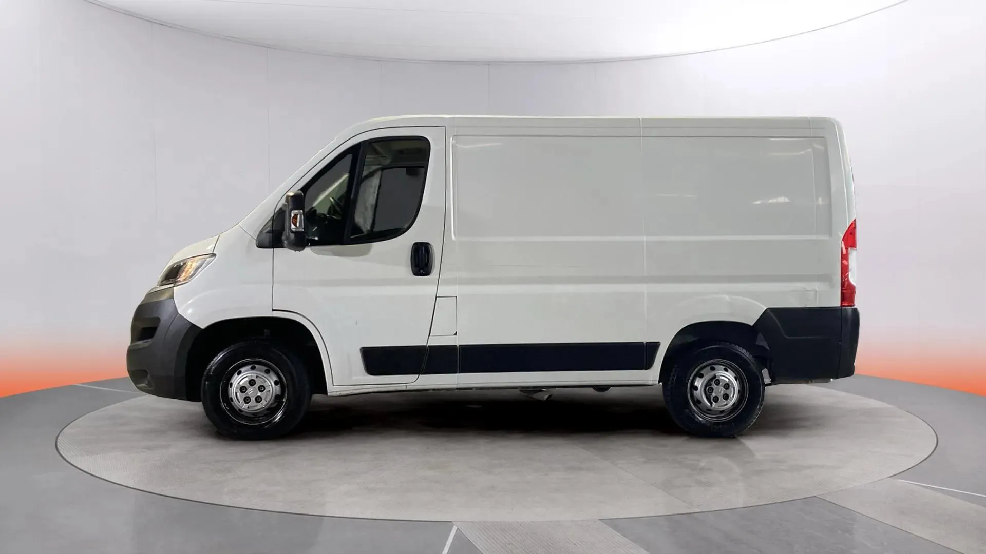 Citroën Jumper BlueHDi Furgón 30L1H1 - foto 3
