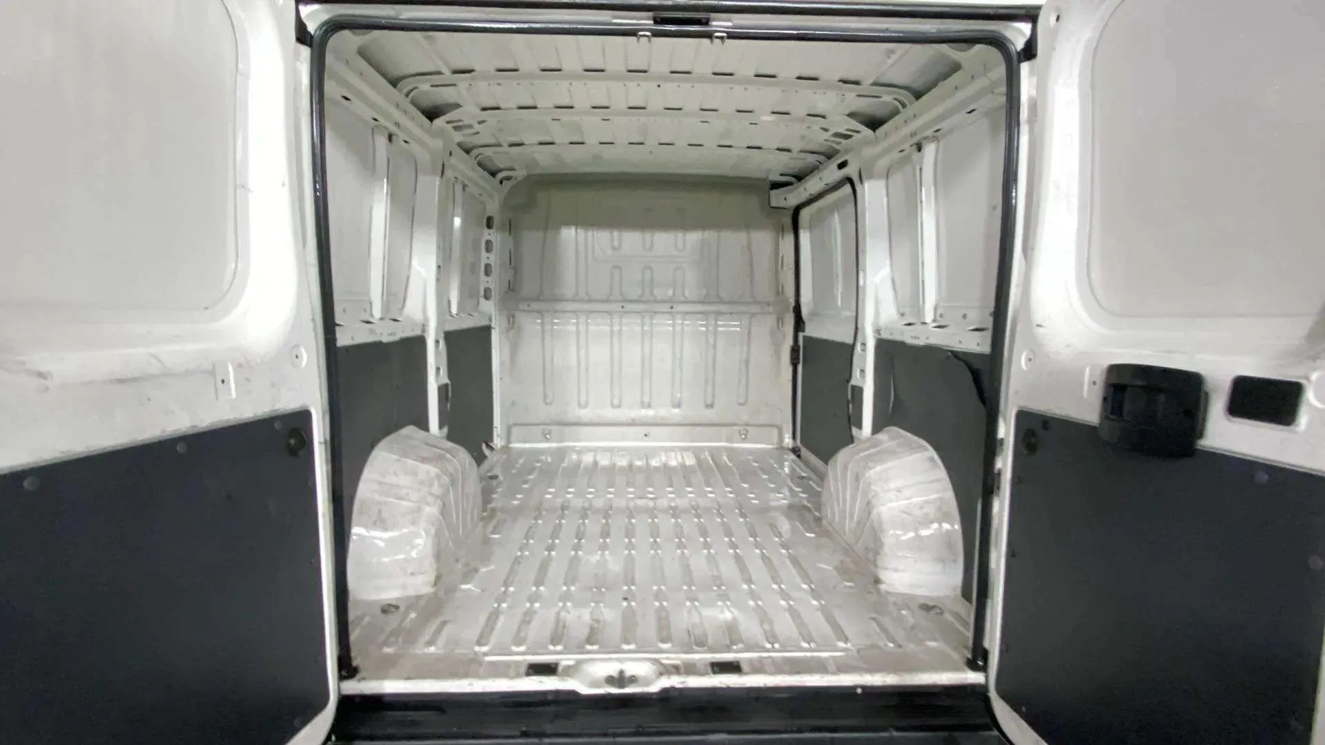 Citroën Jumper BlueHDi Furgón 30L1H1 - foto 14