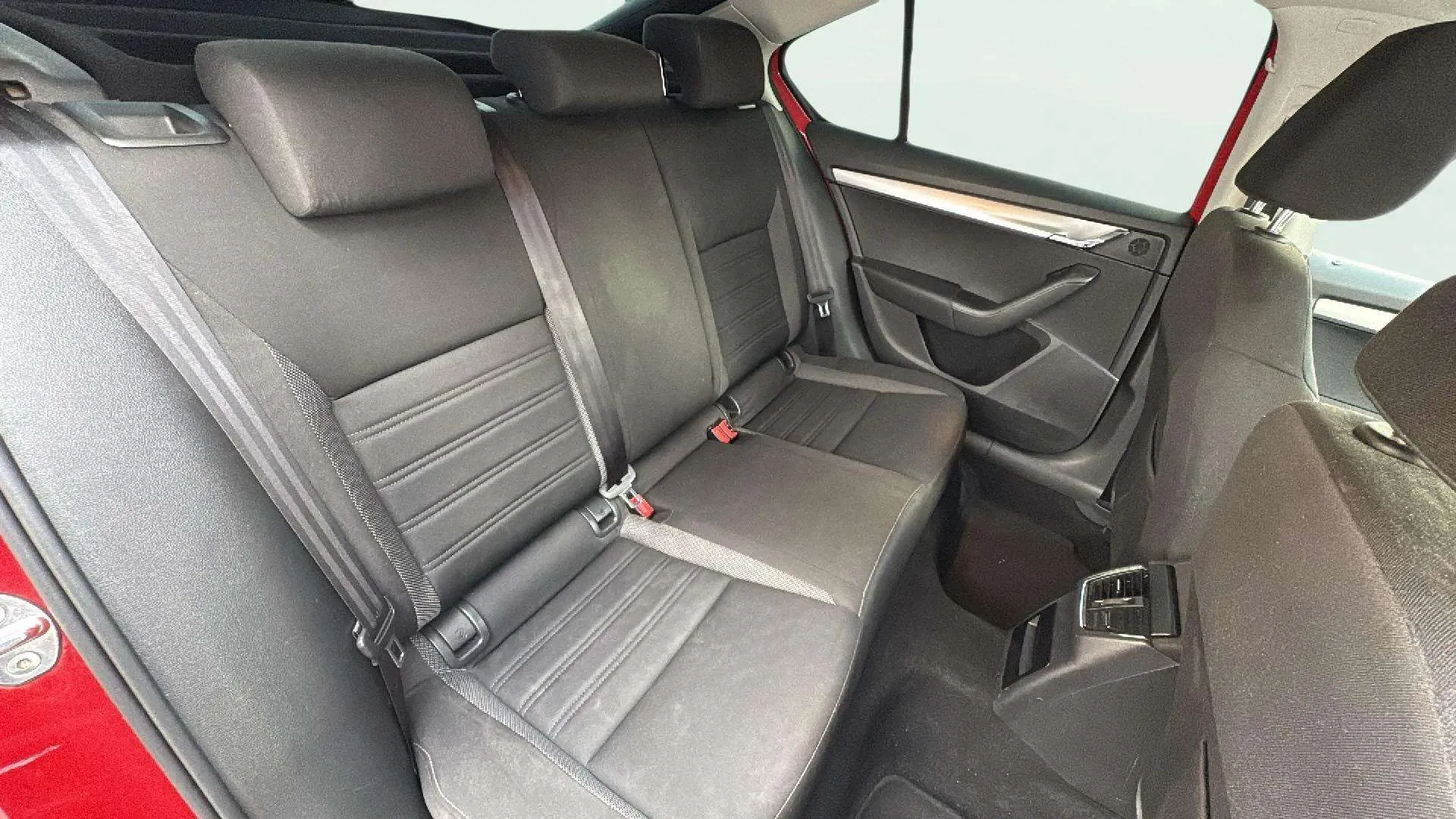 Škoda Octavia 1.6 TDI CR DSG CR Ambition - foto 17
