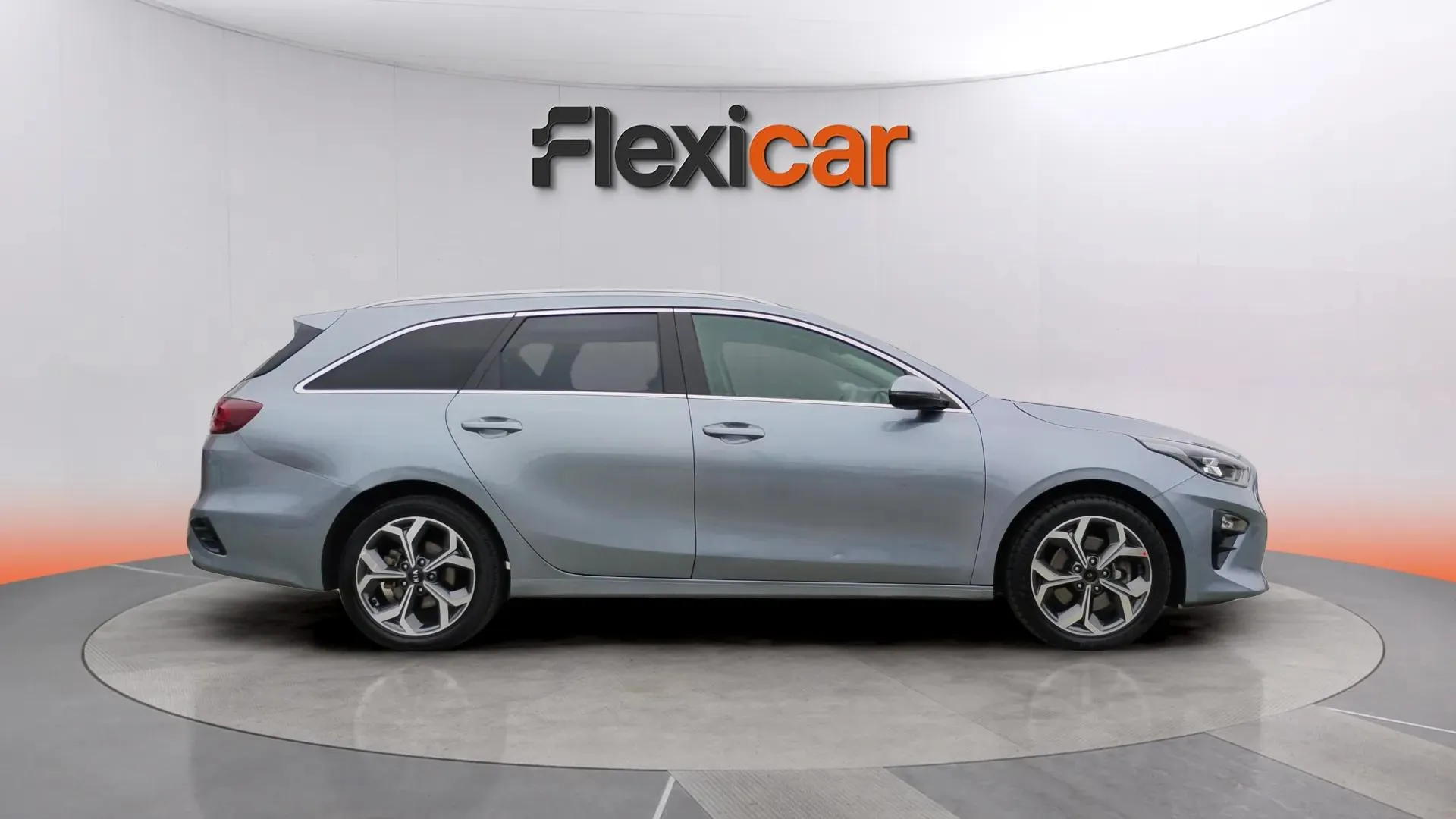 Kia Ceed Tourer 1.6 MHEV Tech DCT - foto 3