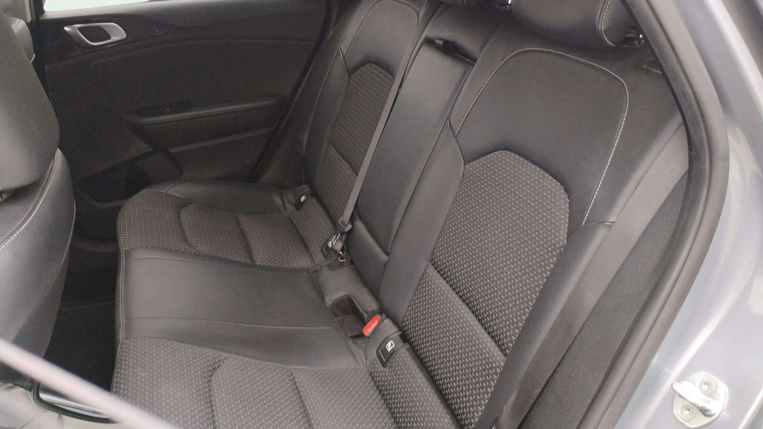 Kia Ceed Tourer 1.6 MHEV Tech DCT - foto 12