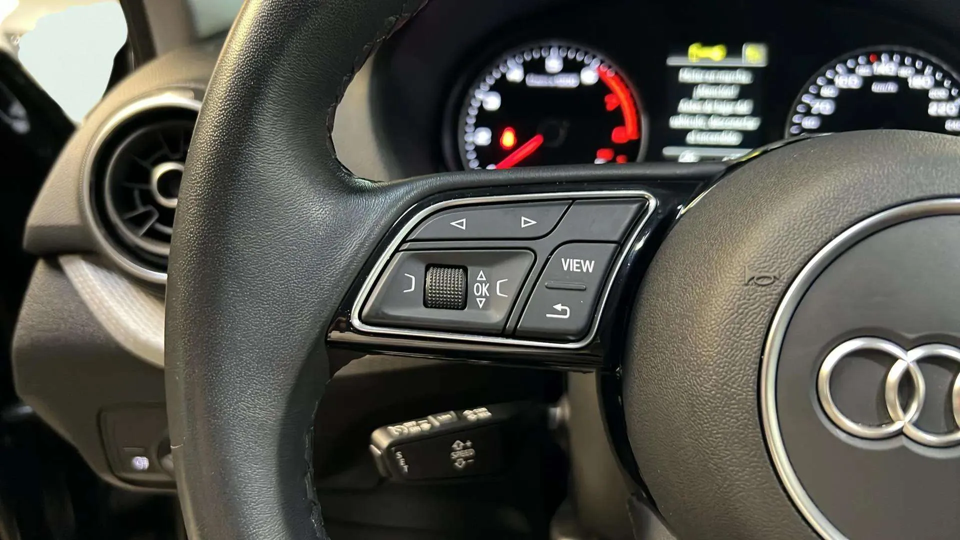 Audi Q2 Adrenalin 30 TFSI - foto 17