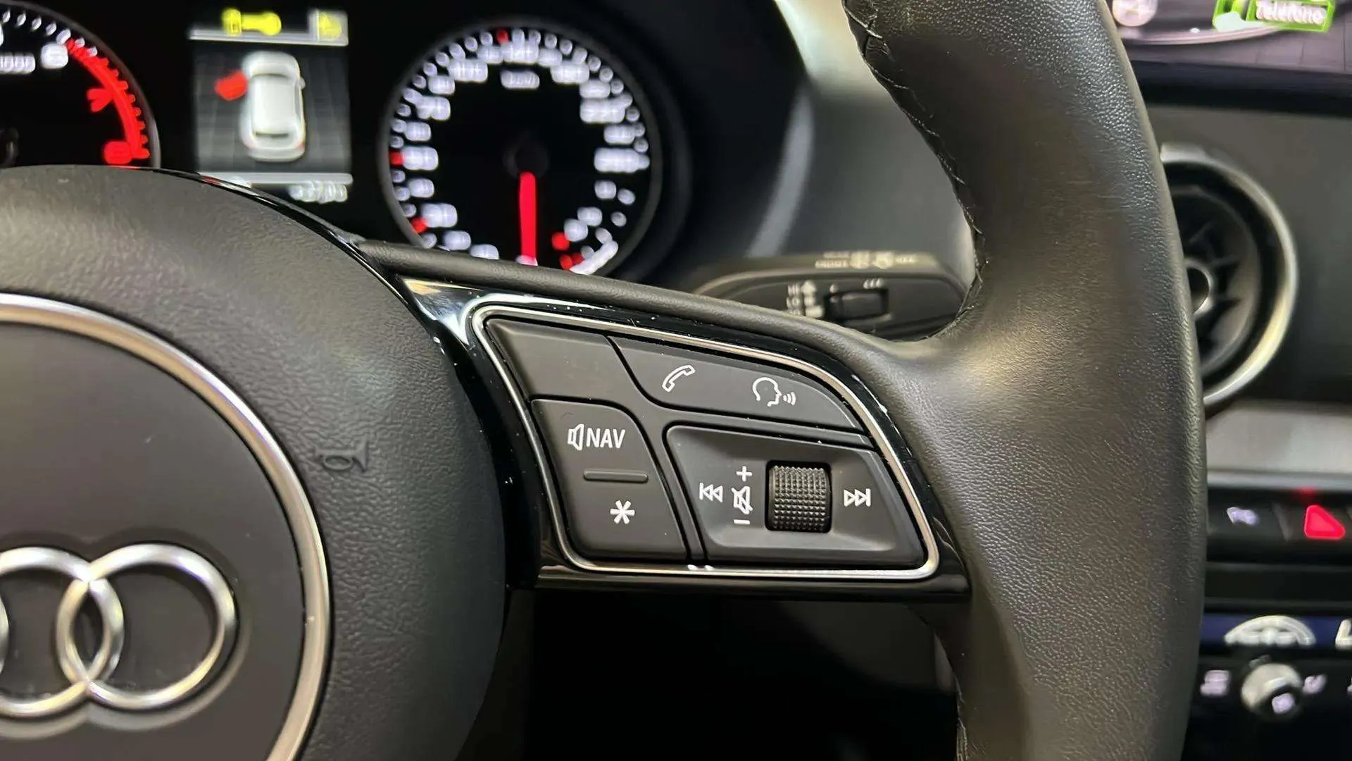 Audi Q2 Adrenalin 30 TFSI - foto 18