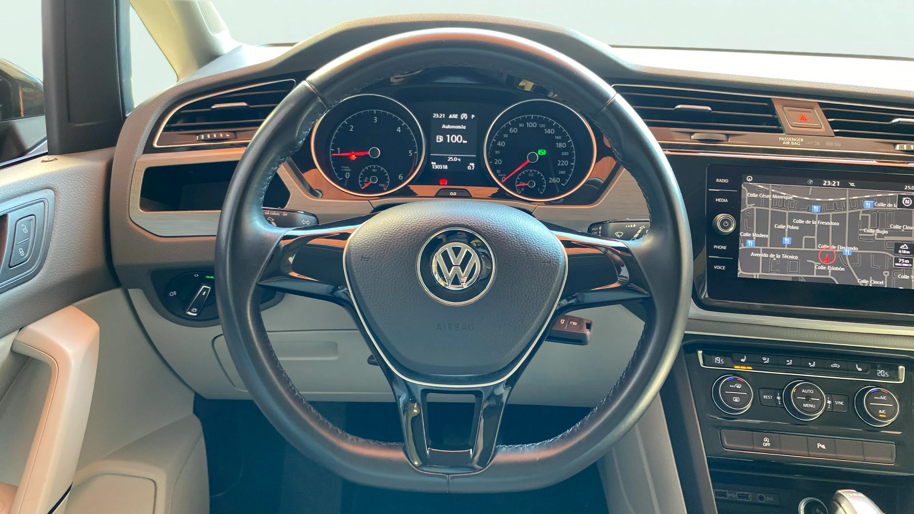 Volkswagen Touran Advance 2.0 TDI DSG - foto 17