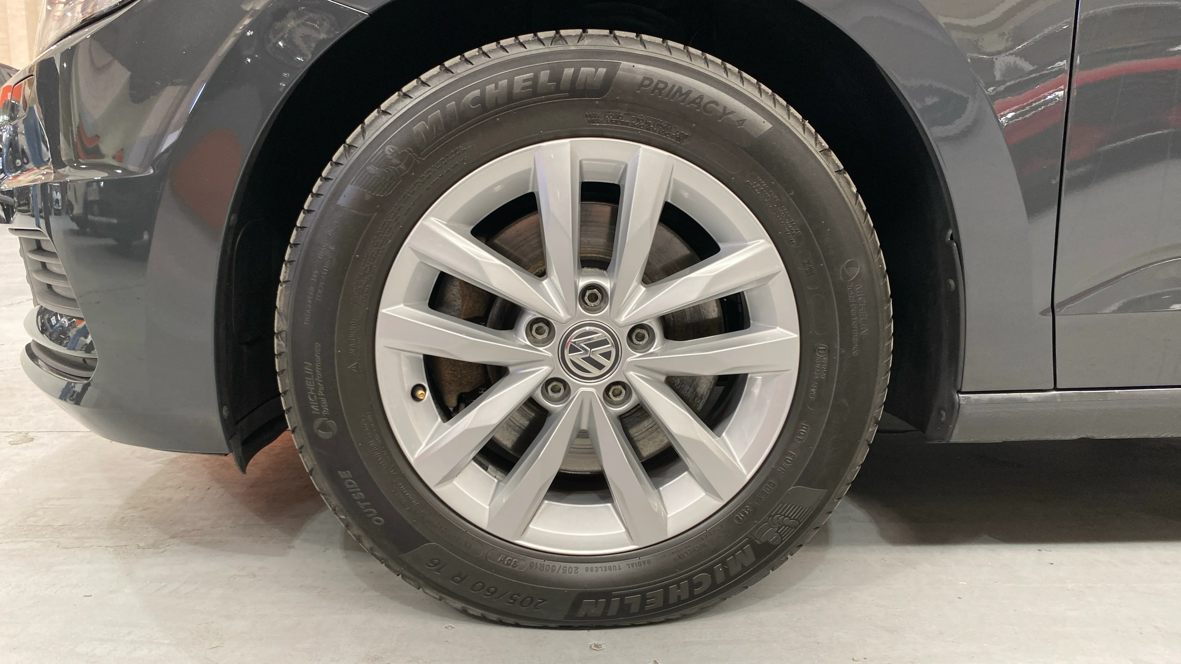 Volkswagen Touran Advance 2.0 TDI DSG - foto 30